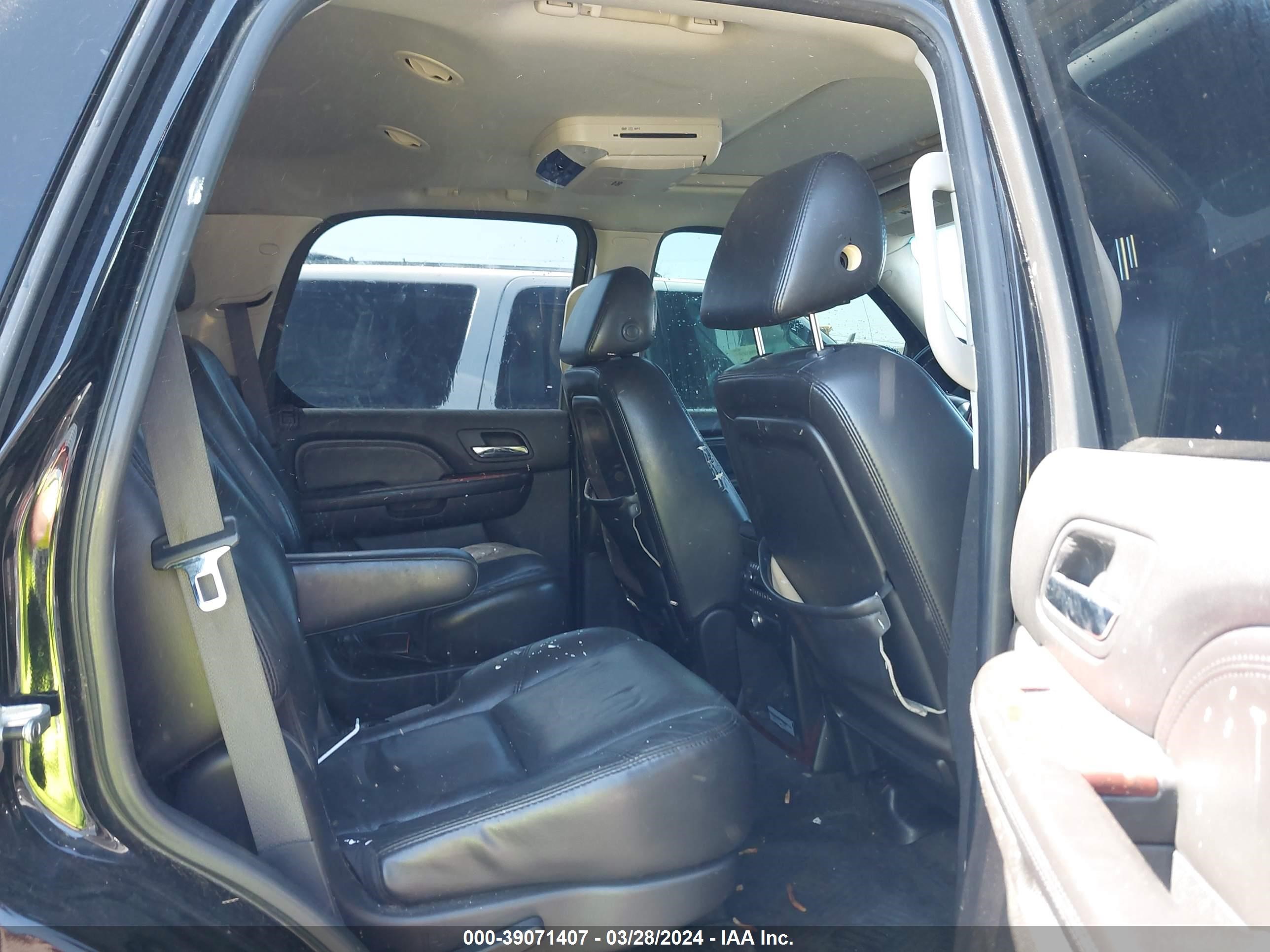 Photo 7 VIN: 1GYEC63817R323118 - CADILLAC ESCALADE 