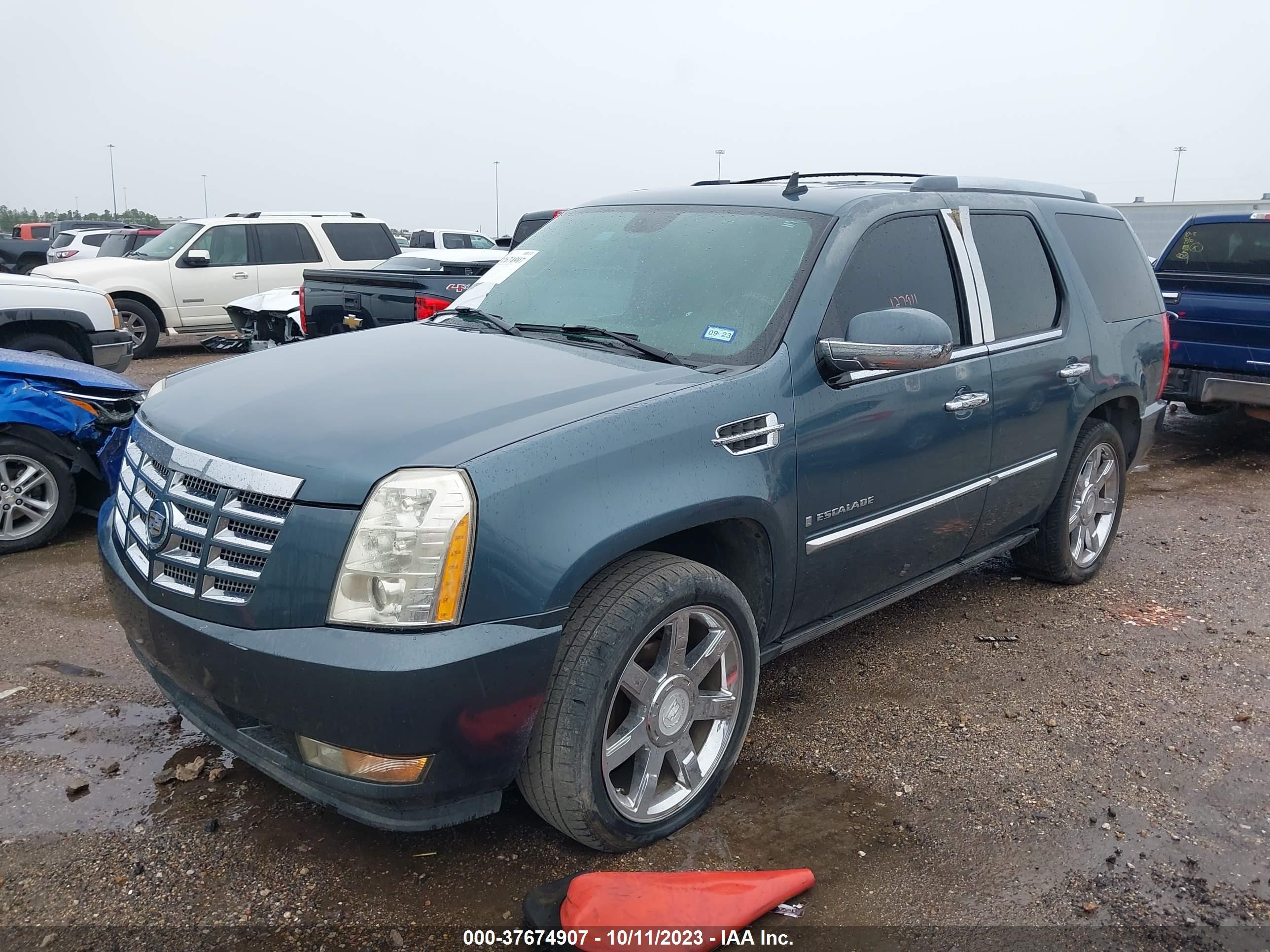 Photo 1 VIN: 1GYEC63818R127911 - CADILLAC ESCALADE 