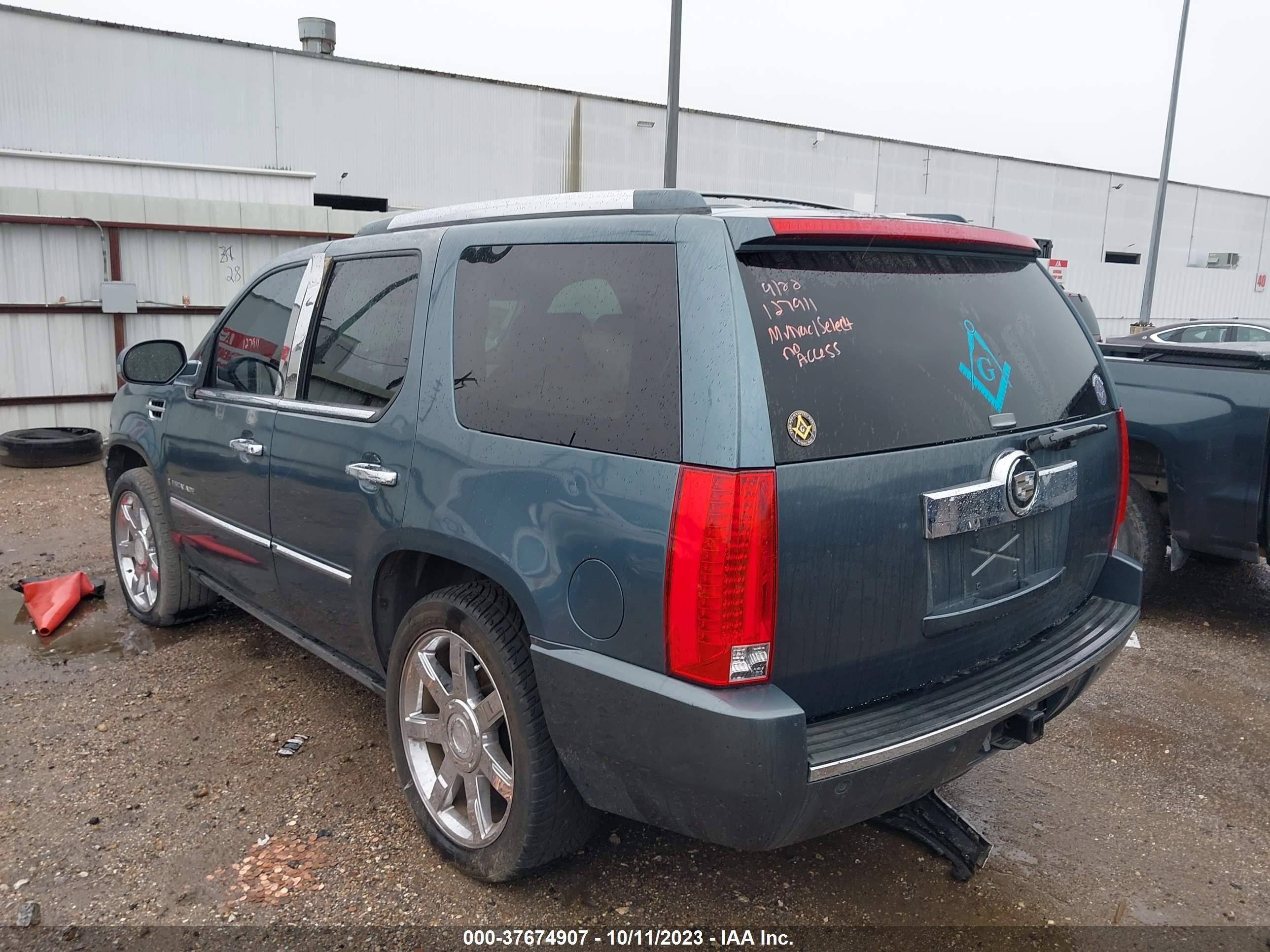 Photo 2 VIN: 1GYEC63818R127911 - CADILLAC ESCALADE 