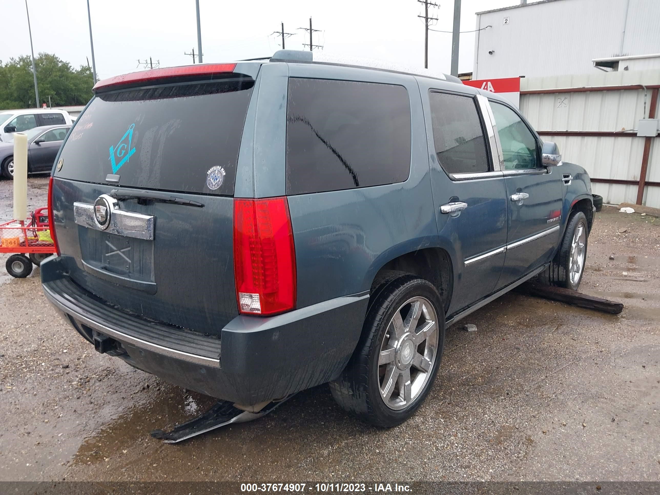 Photo 3 VIN: 1GYEC63818R127911 - CADILLAC ESCALADE 