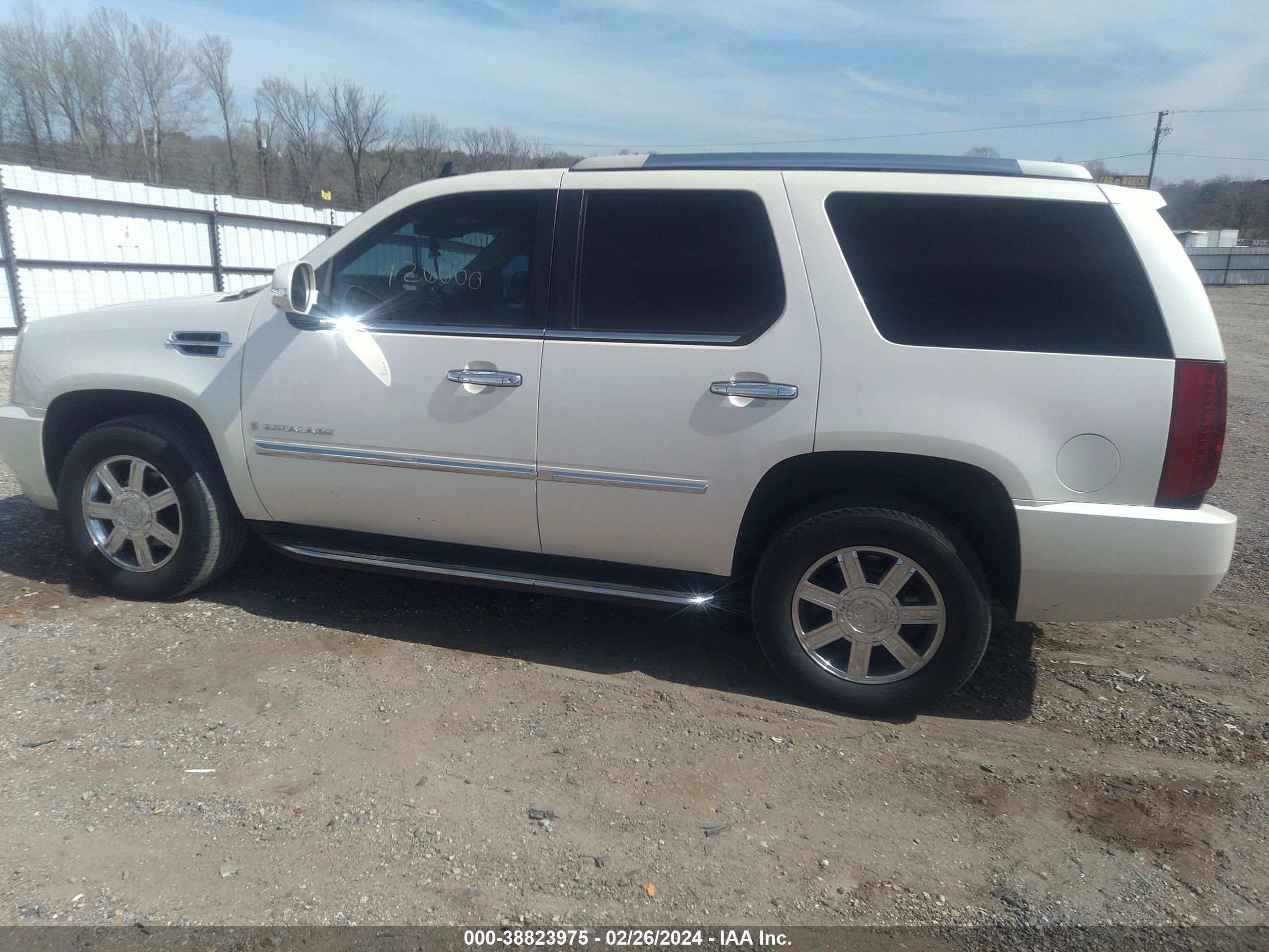 Photo 12 VIN: 1GYEC63827R426600 - CADILLAC ESCALADE 