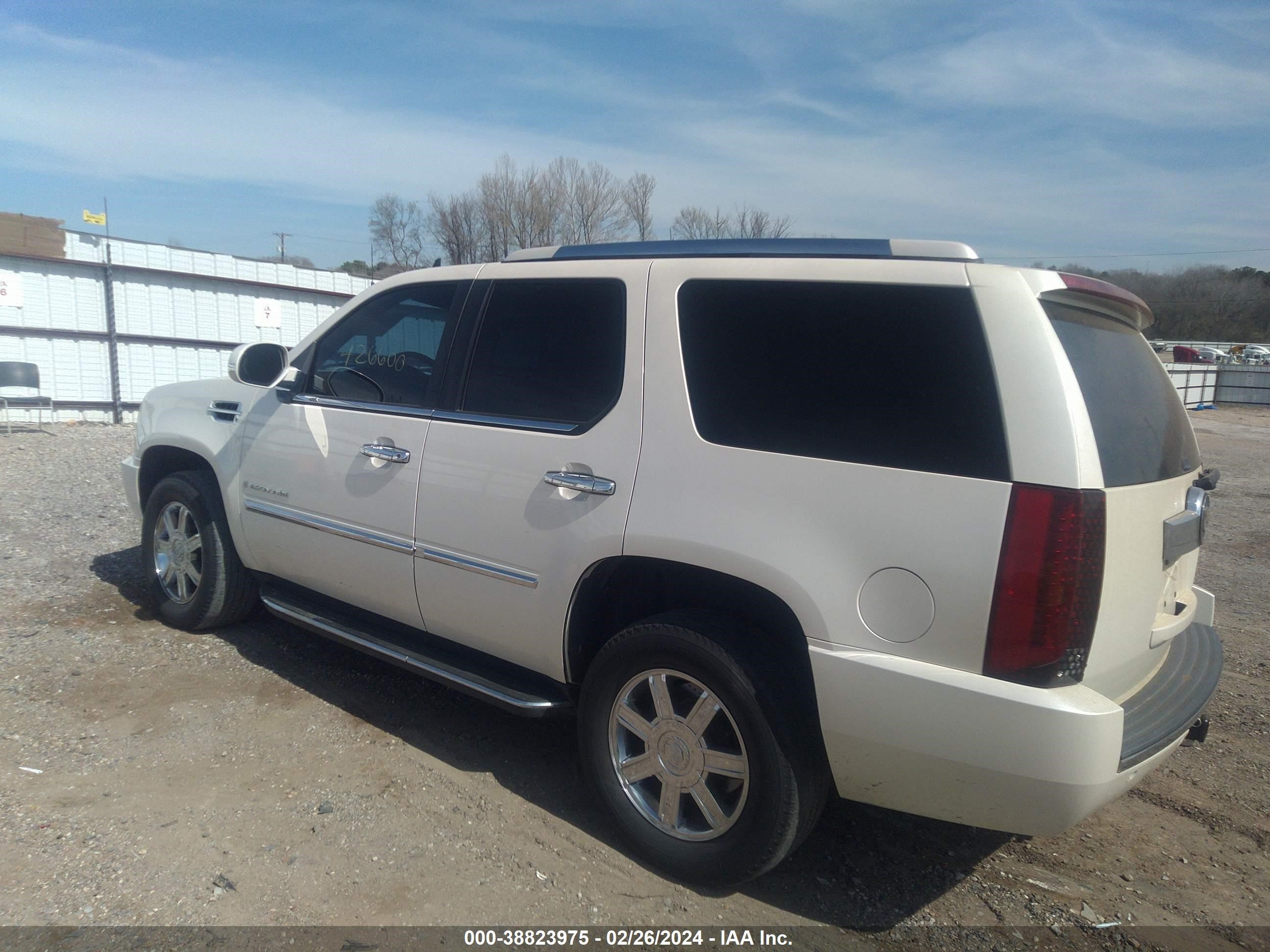 Photo 2 VIN: 1GYEC63827R426600 - CADILLAC ESCALADE 