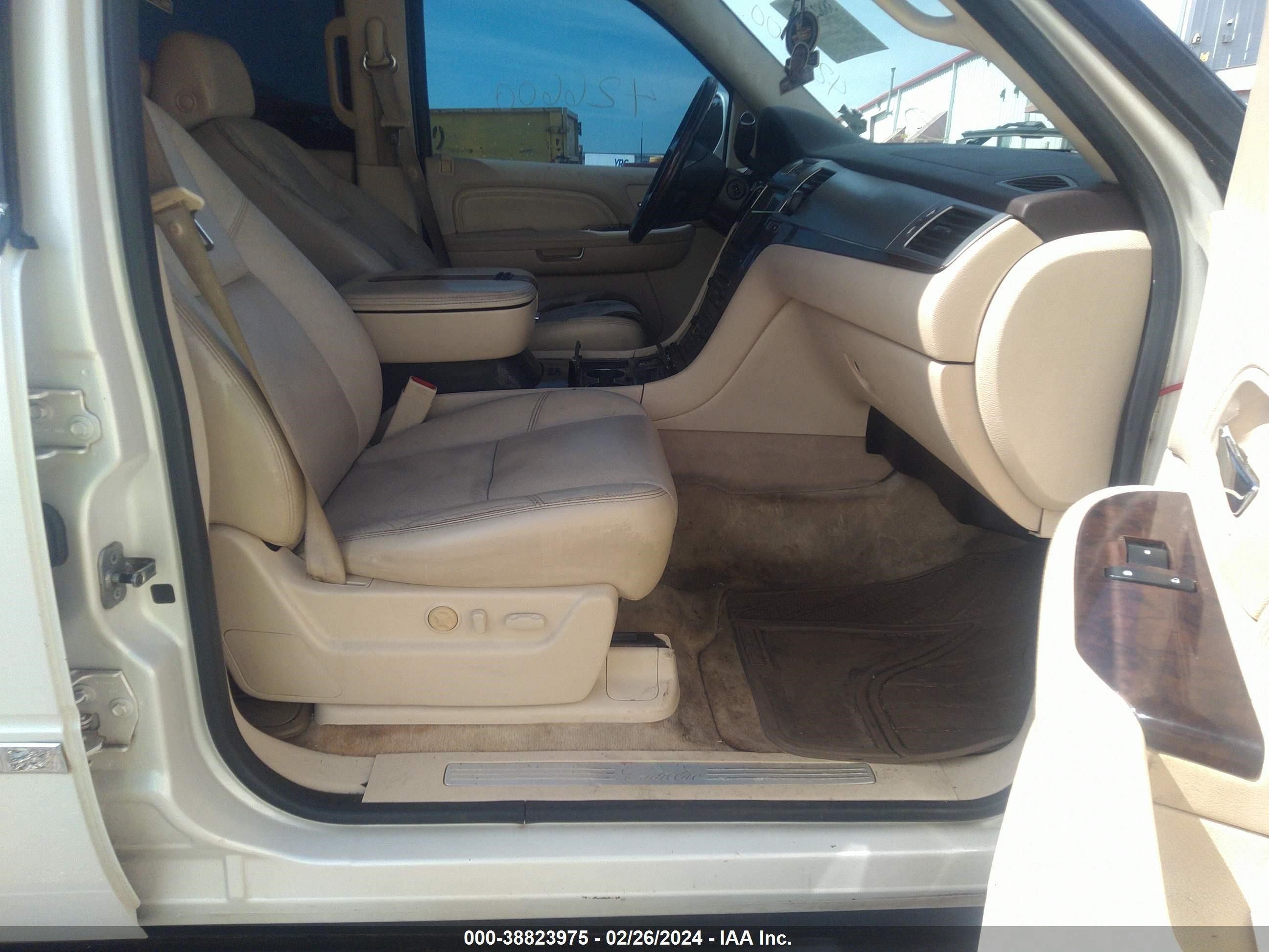 Photo 4 VIN: 1GYEC63827R426600 - CADILLAC ESCALADE 