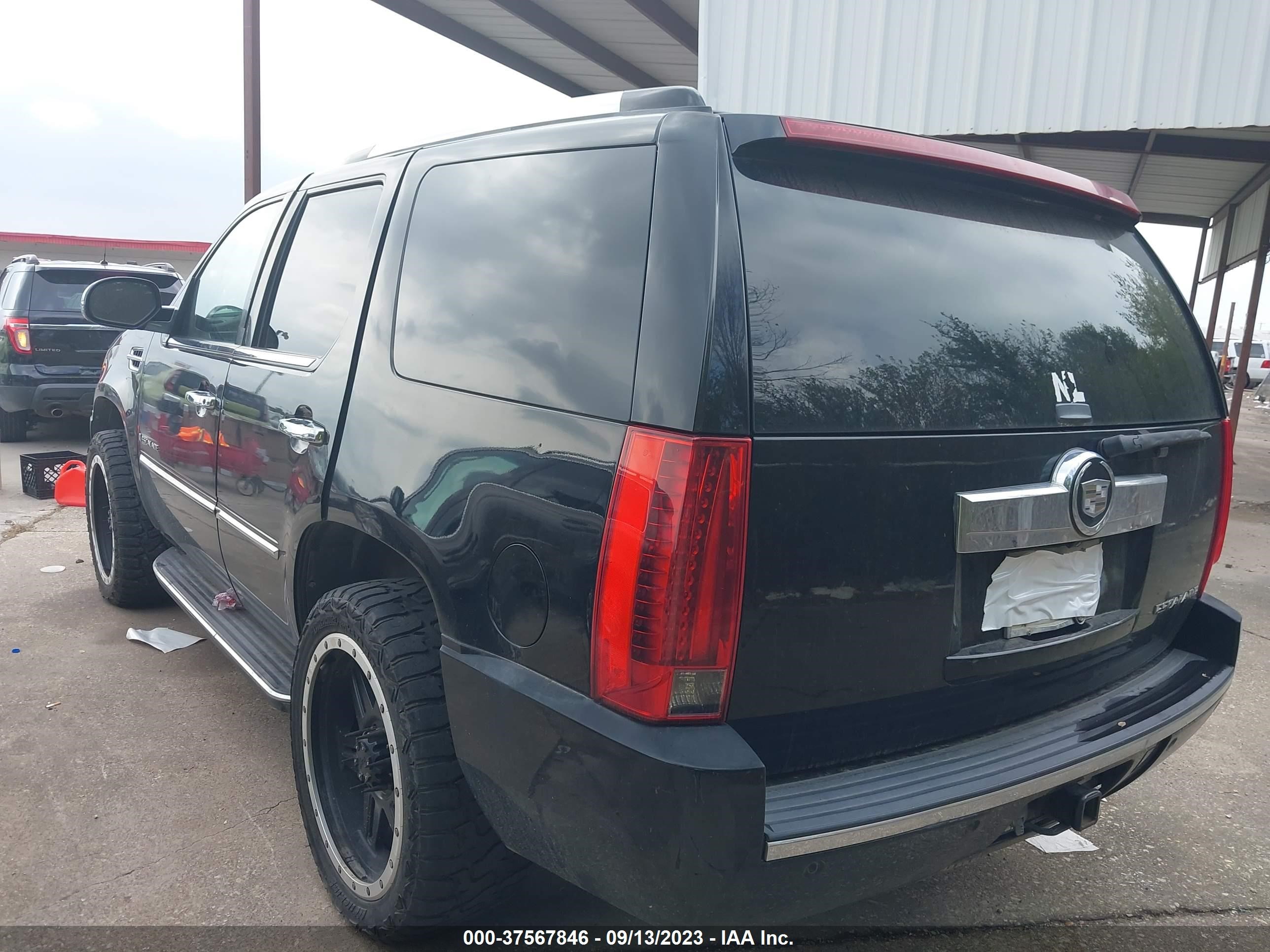 Photo 2 VIN: 1GYEC63837R412396 - CADILLAC ESCALADE 