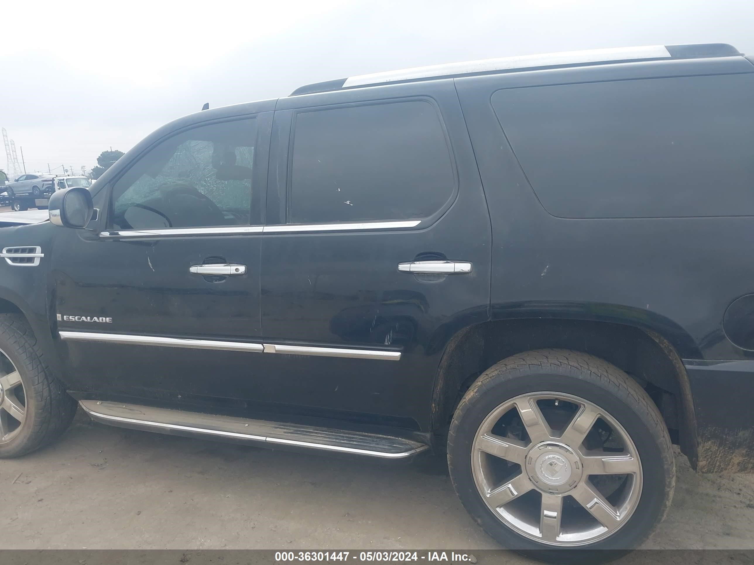 Photo 14 VIN: 1GYEC63847R418885 - CADILLAC ESCALADE 