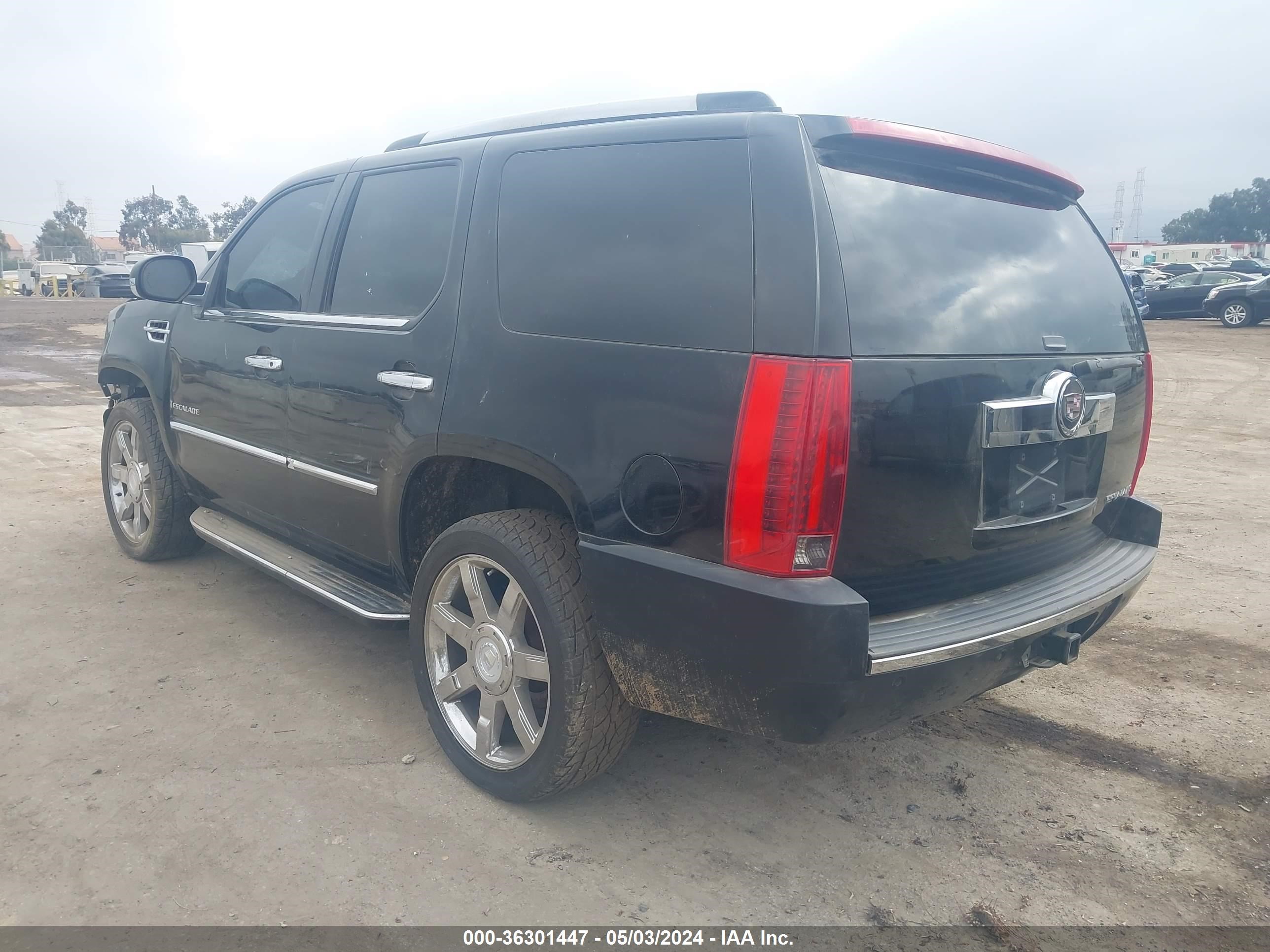 Photo 2 VIN: 1GYEC63847R418885 - CADILLAC ESCALADE 