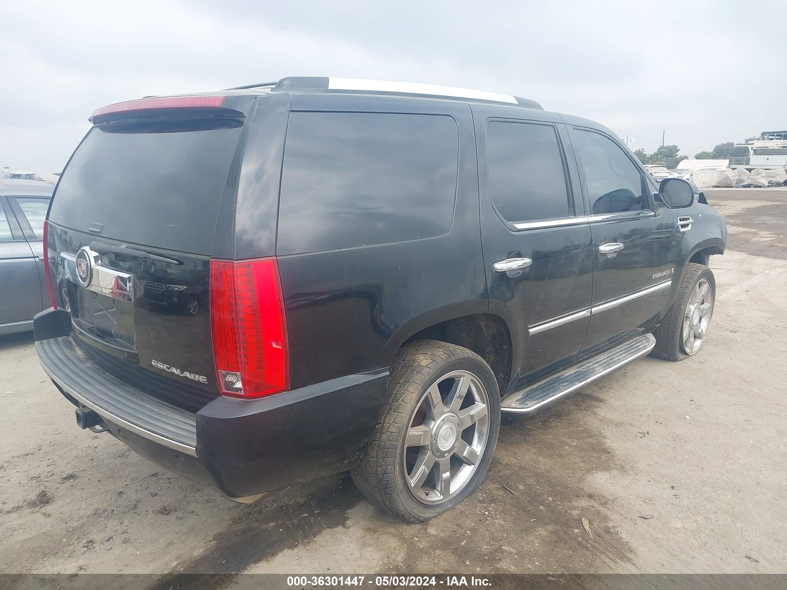 Photo 3 VIN: 1GYEC63847R418885 - CADILLAC ESCALADE 