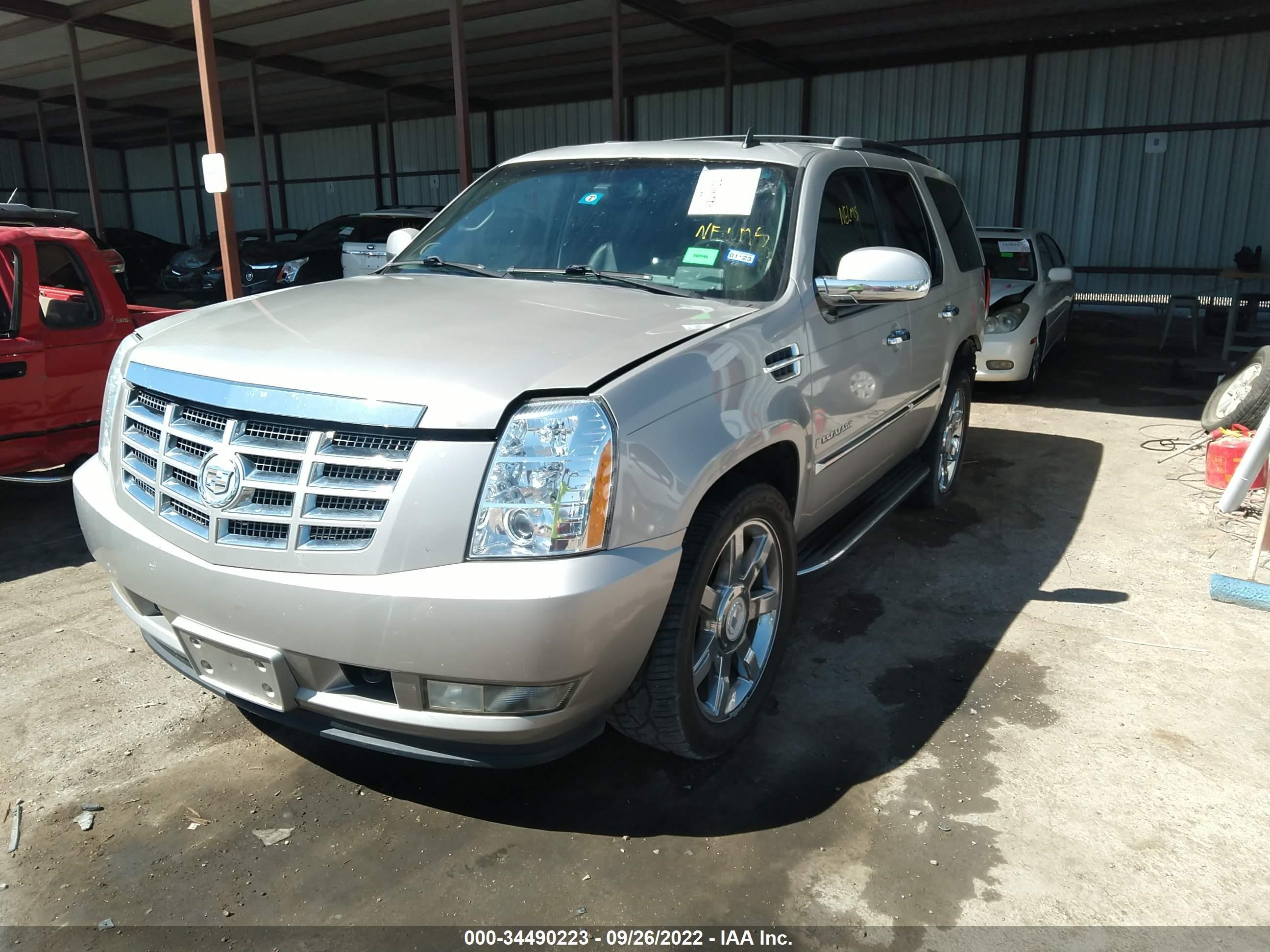 Photo 1 VIN: 1GYEC63848R211351 - CADILLAC ESCALADE 