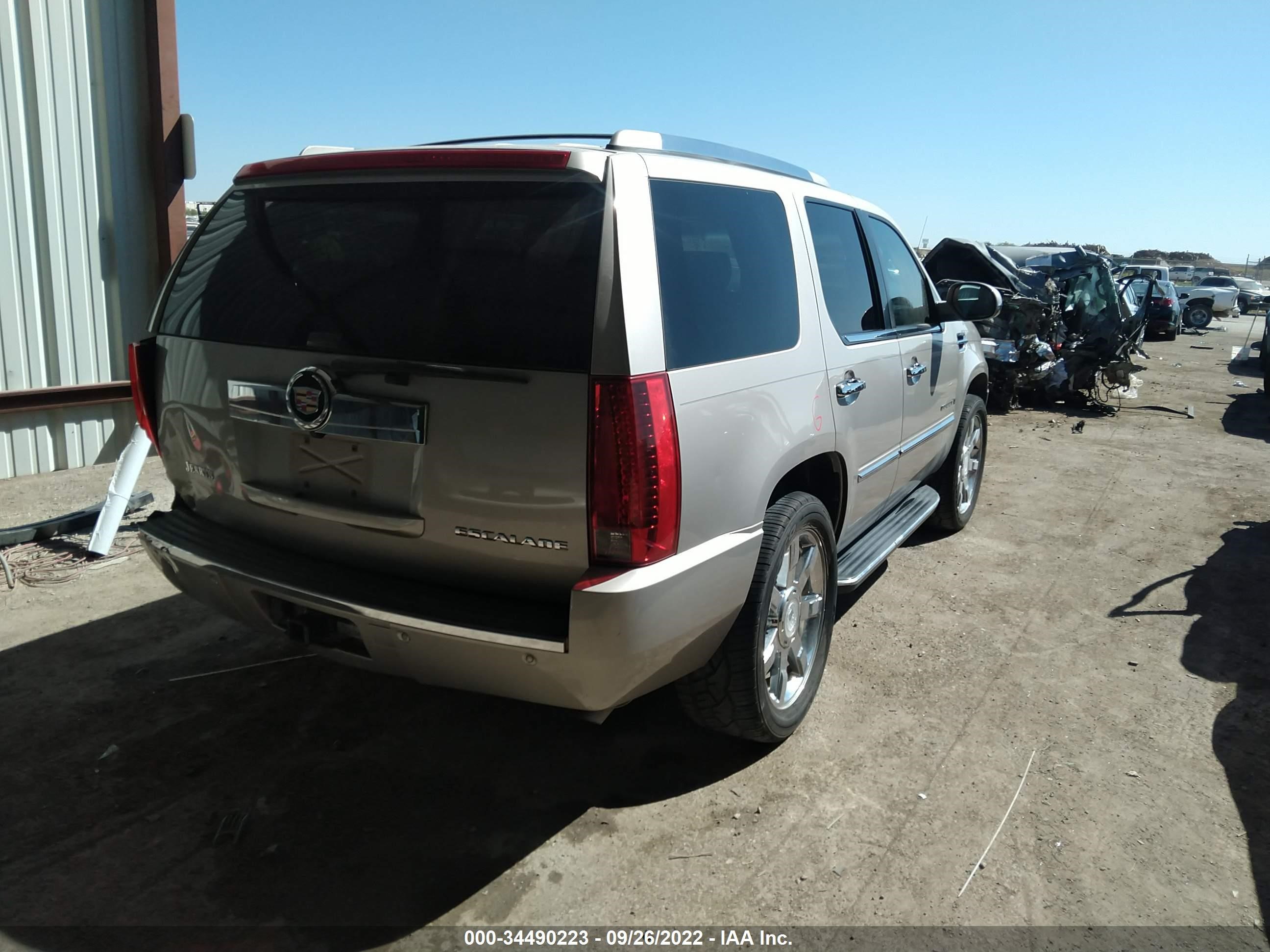 Photo 3 VIN: 1GYEC63848R211351 - CADILLAC ESCALADE 