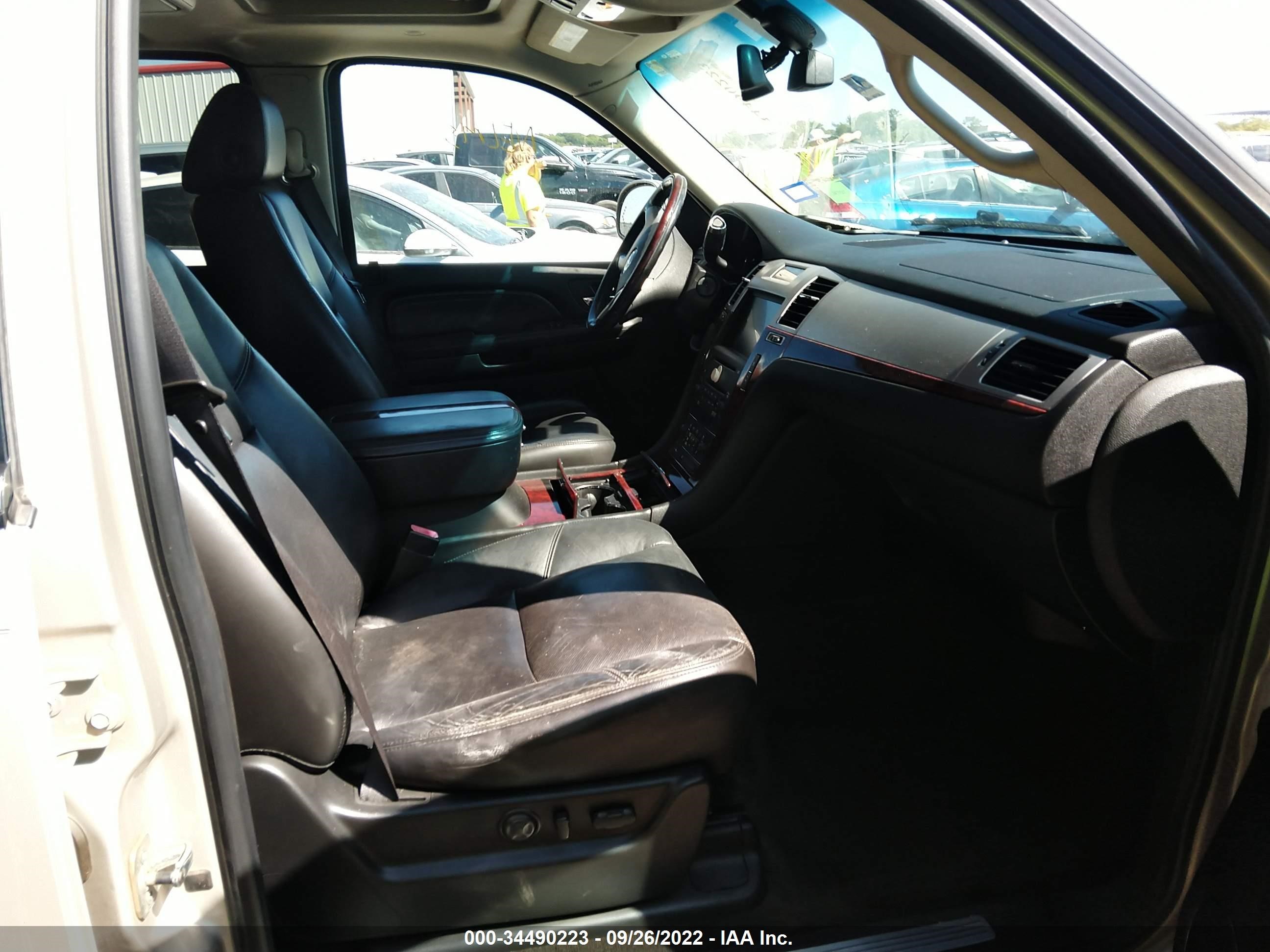 Photo 4 VIN: 1GYEC63848R211351 - CADILLAC ESCALADE 