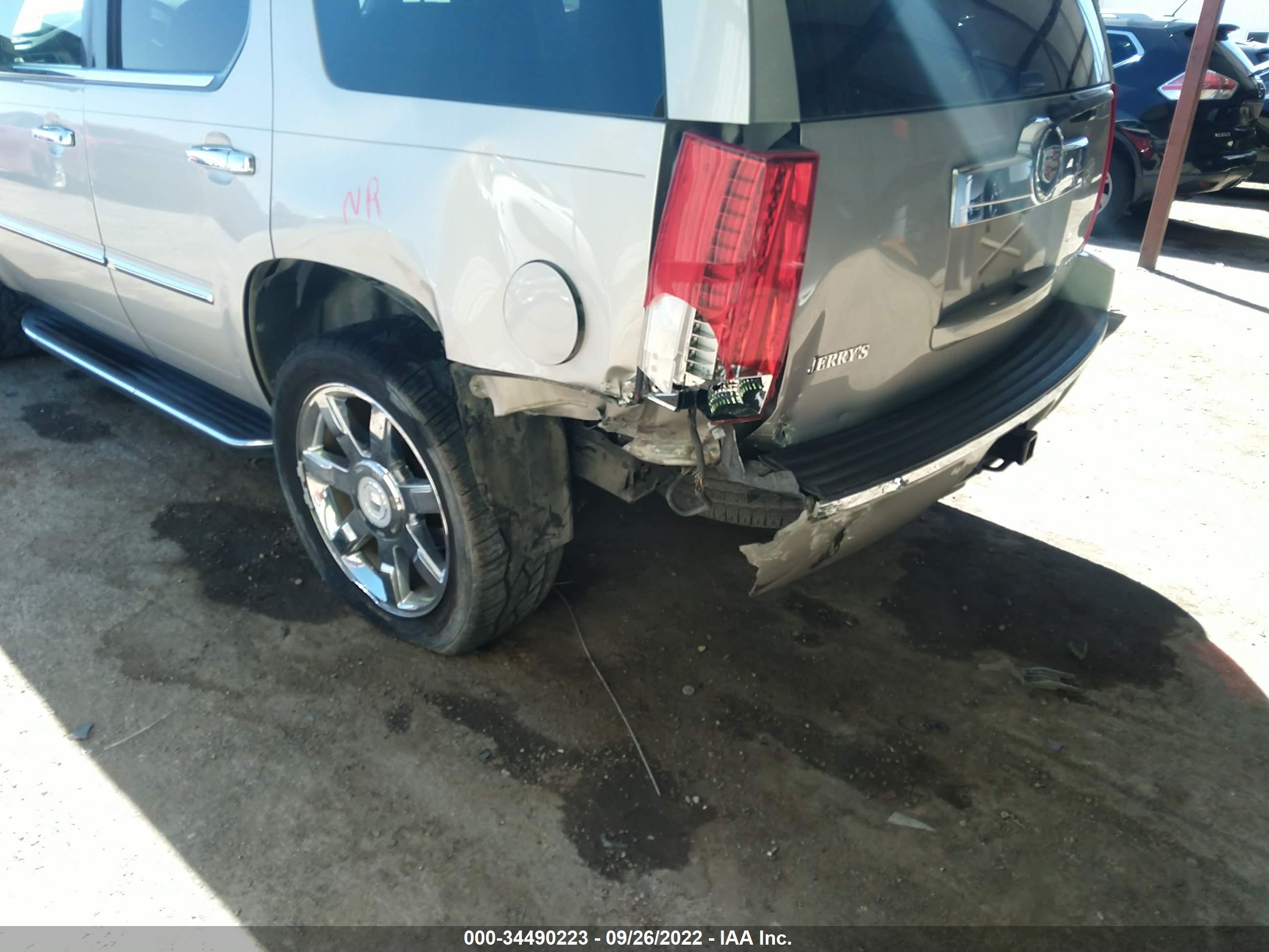 Photo 5 VIN: 1GYEC63848R211351 - CADILLAC ESCALADE 