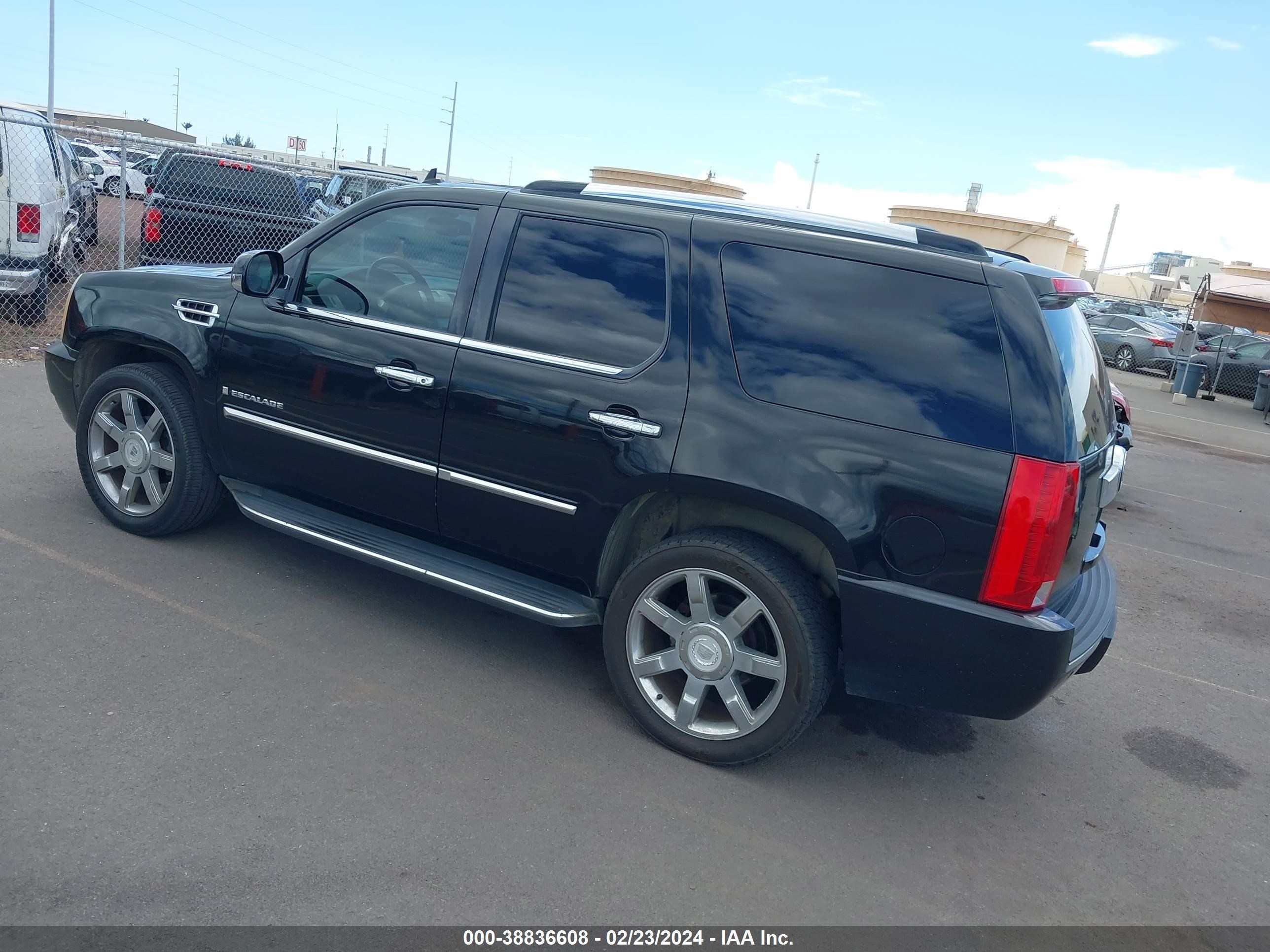 Photo 2 VIN: 1GYEC63888R198443 - CADILLAC ESCALADE 