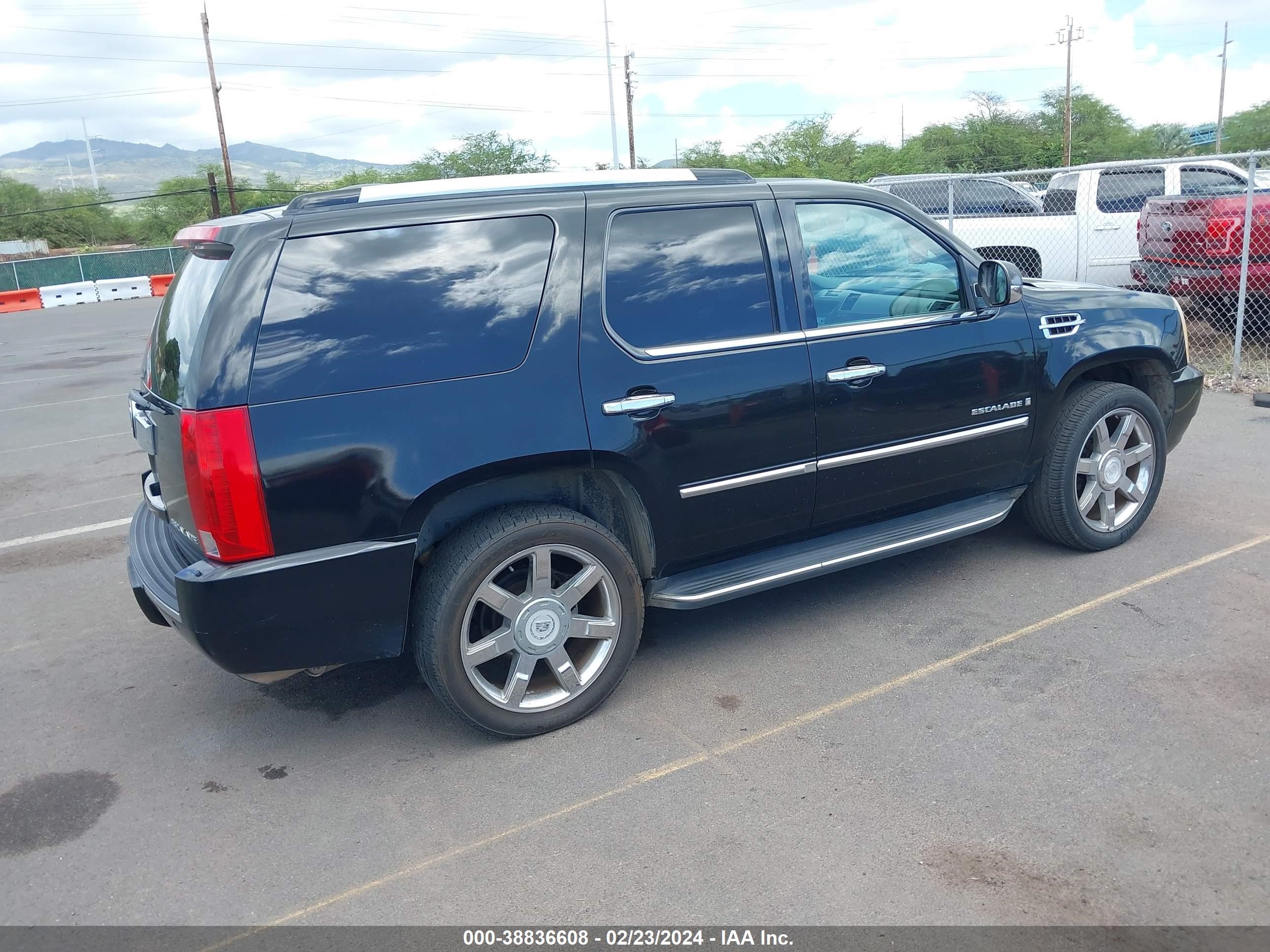 Photo 3 VIN: 1GYEC63888R198443 - CADILLAC ESCALADE 