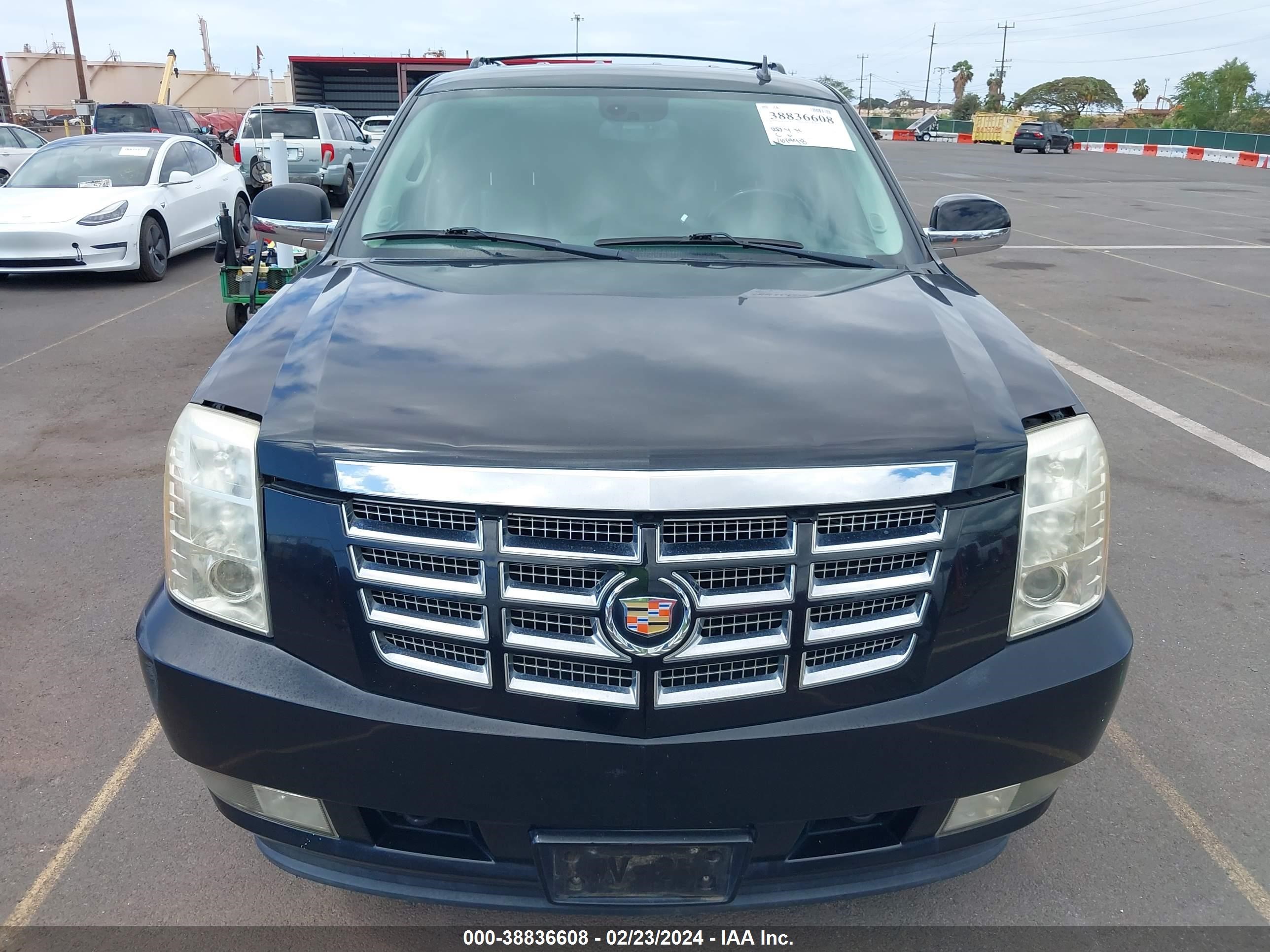 Photo 5 VIN: 1GYEC63888R198443 - CADILLAC ESCALADE 