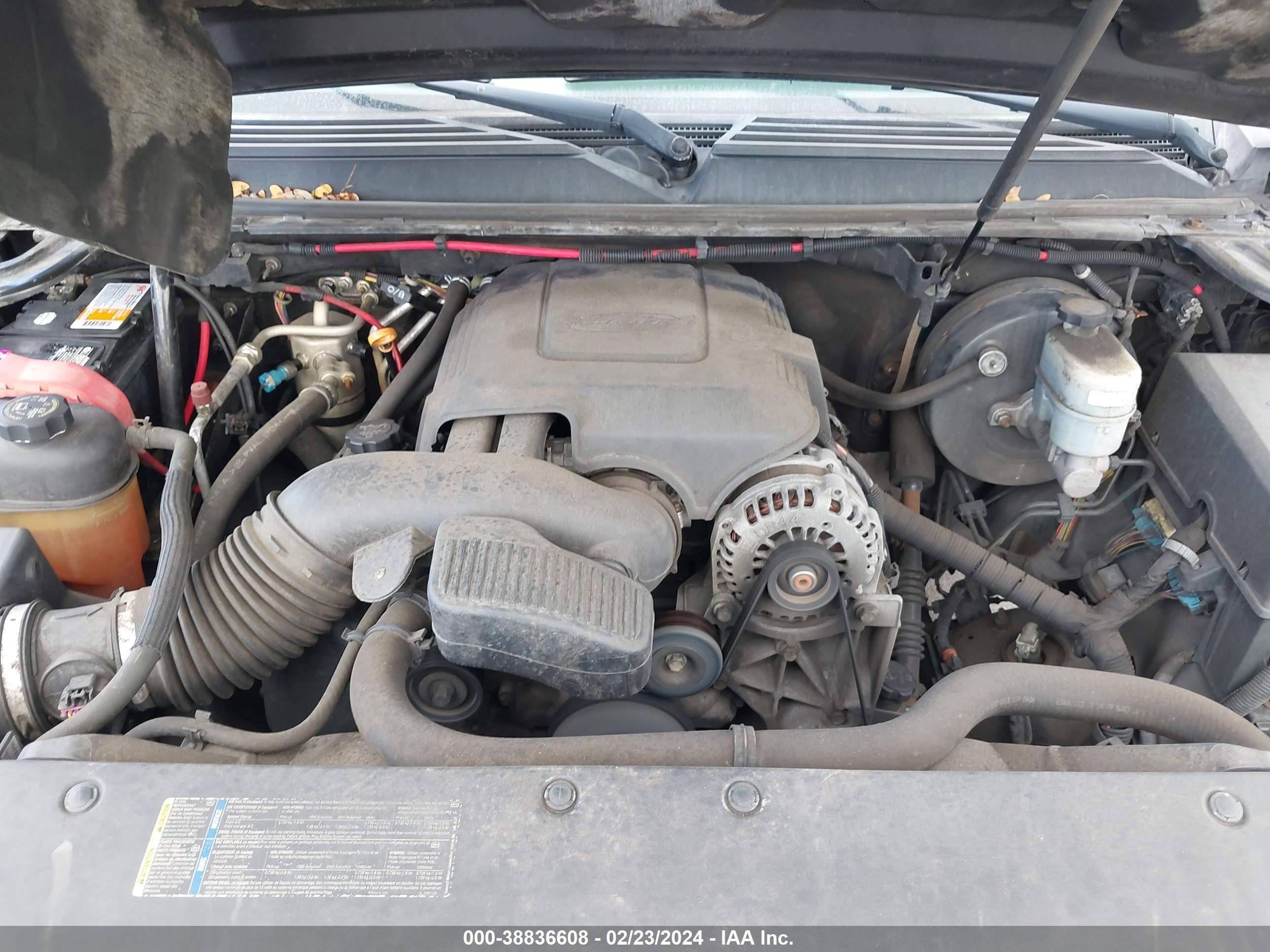 Photo 9 VIN: 1GYEC63888R198443 - CADILLAC ESCALADE 