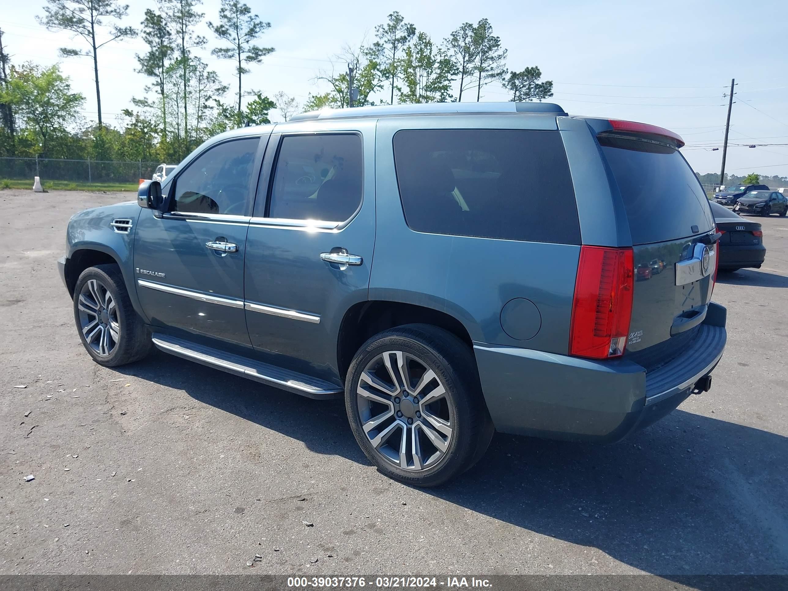 Photo 3 VIN: 1GYEC63898R212172 - CADILLAC ESCALADE 