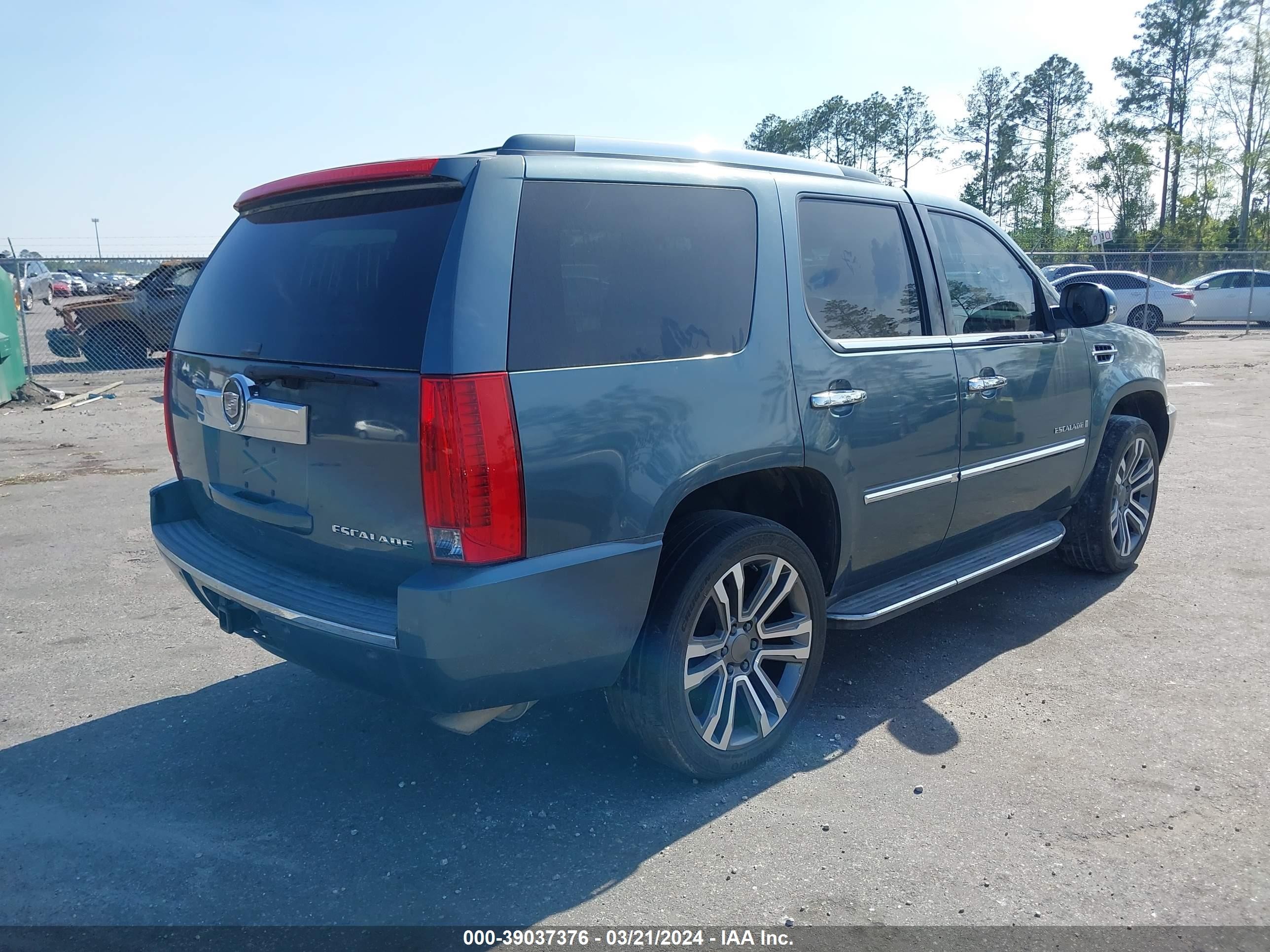 Photo 4 VIN: 1GYEC63898R212172 - CADILLAC ESCALADE 