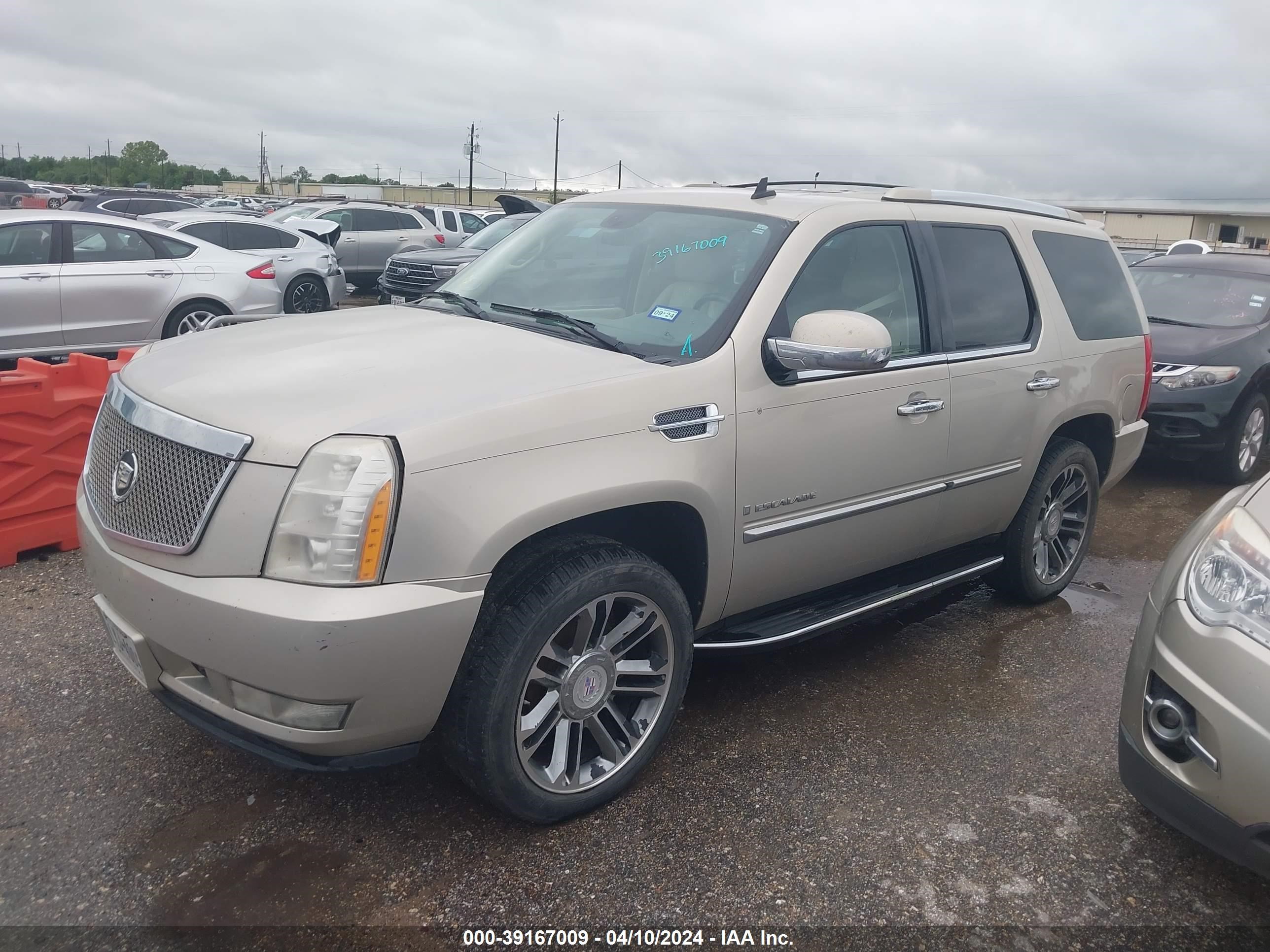 Photo 1 VIN: 1GYEC638X8R185449 - CADILLAC ESCALADE 