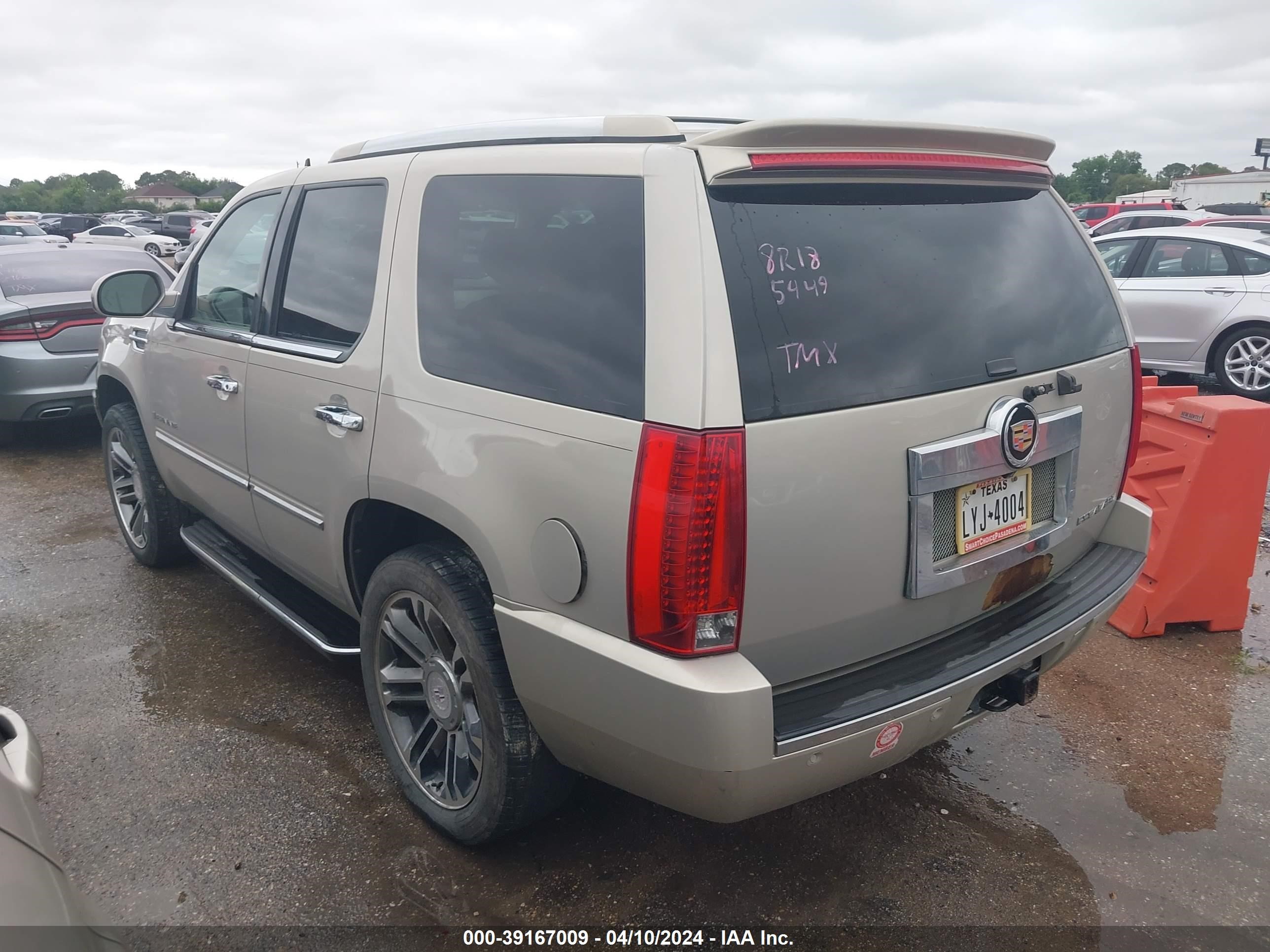 Photo 2 VIN: 1GYEC638X8R185449 - CADILLAC ESCALADE 