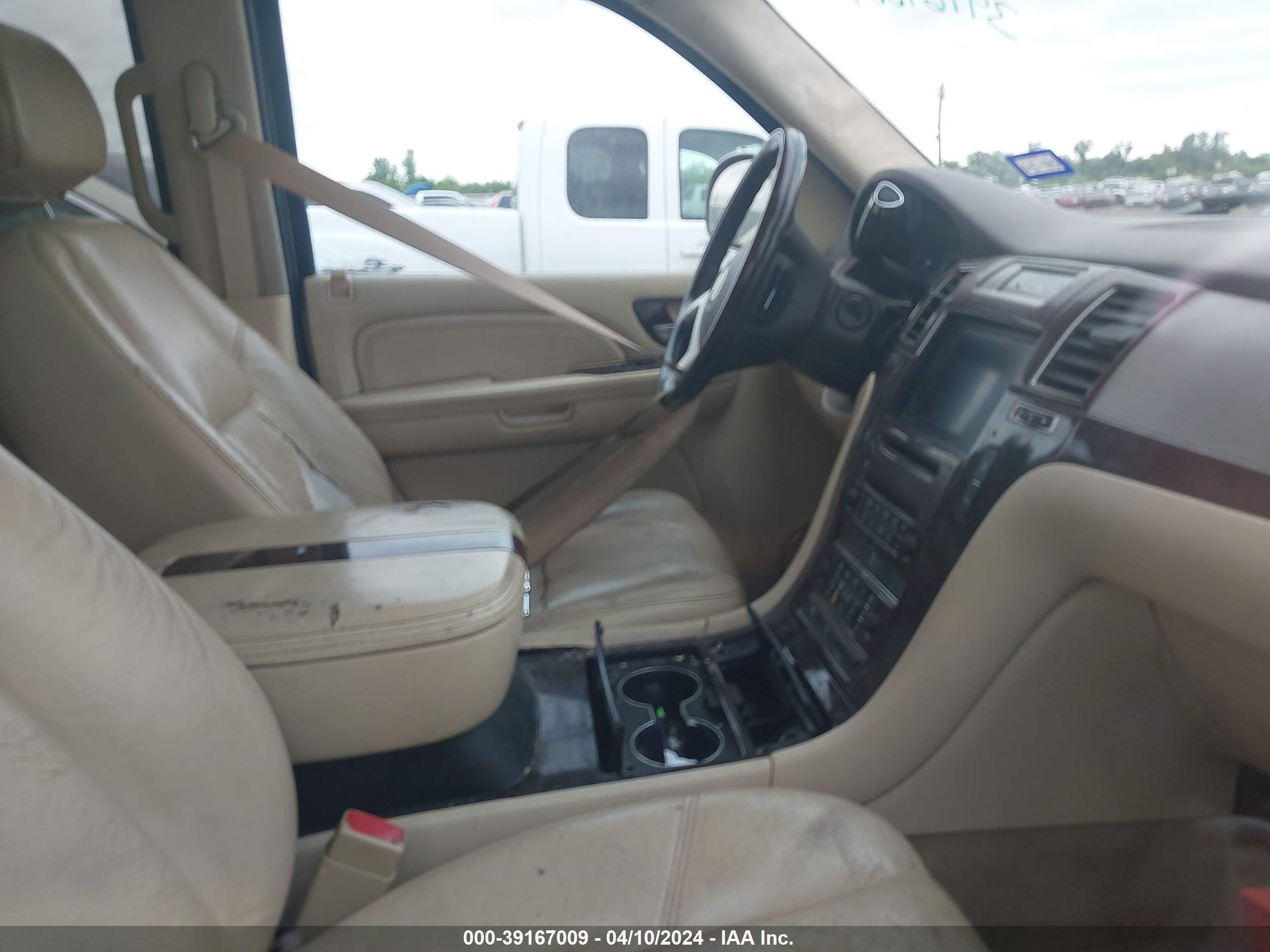 Photo 4 VIN: 1GYEC638X8R185449 - CADILLAC ESCALADE 