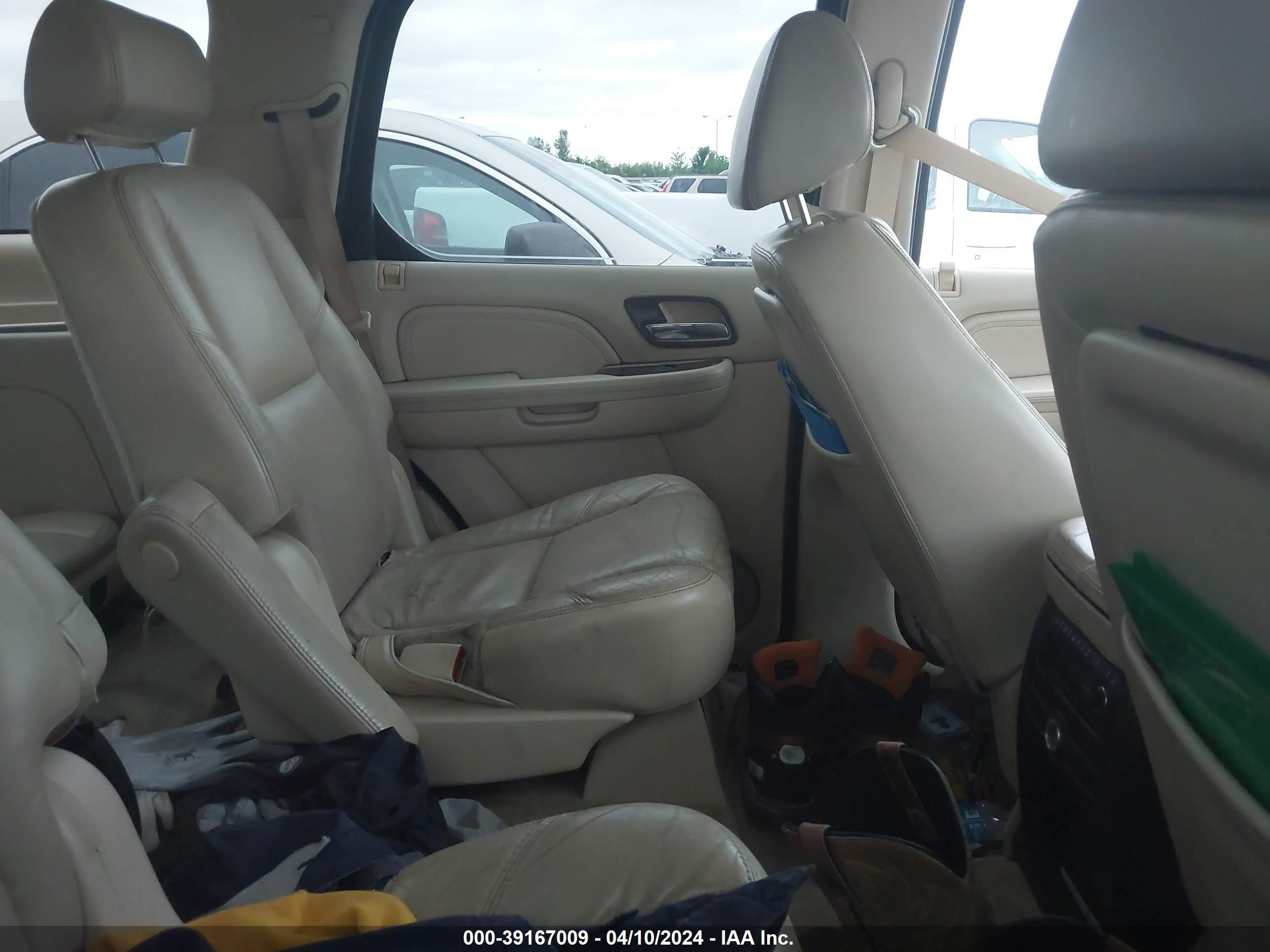 Photo 7 VIN: 1GYEC638X8R185449 - CADILLAC ESCALADE 