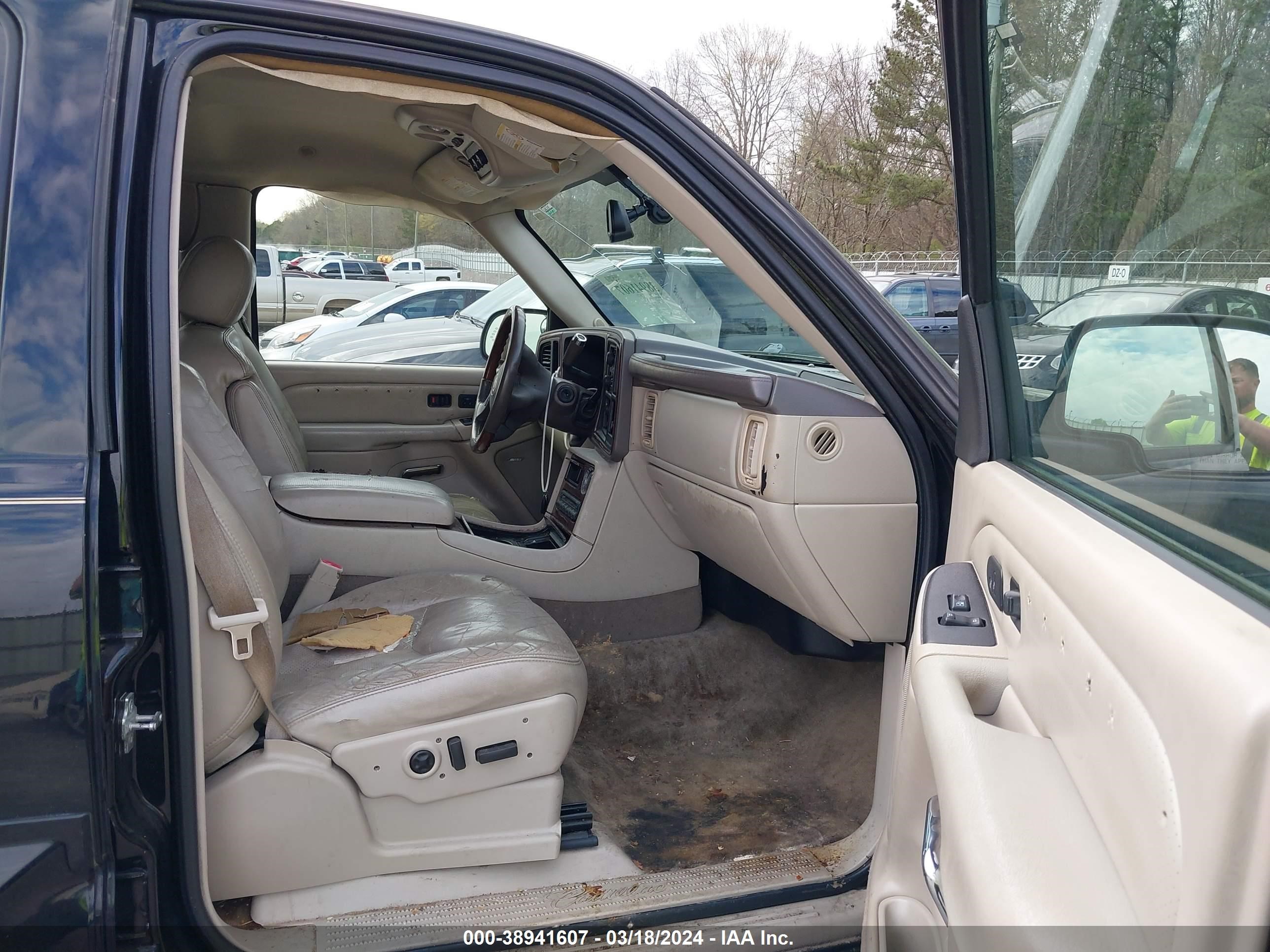 Photo 4 VIN: 1GYEC63N66R110167 - CADILLAC ESCALADE 