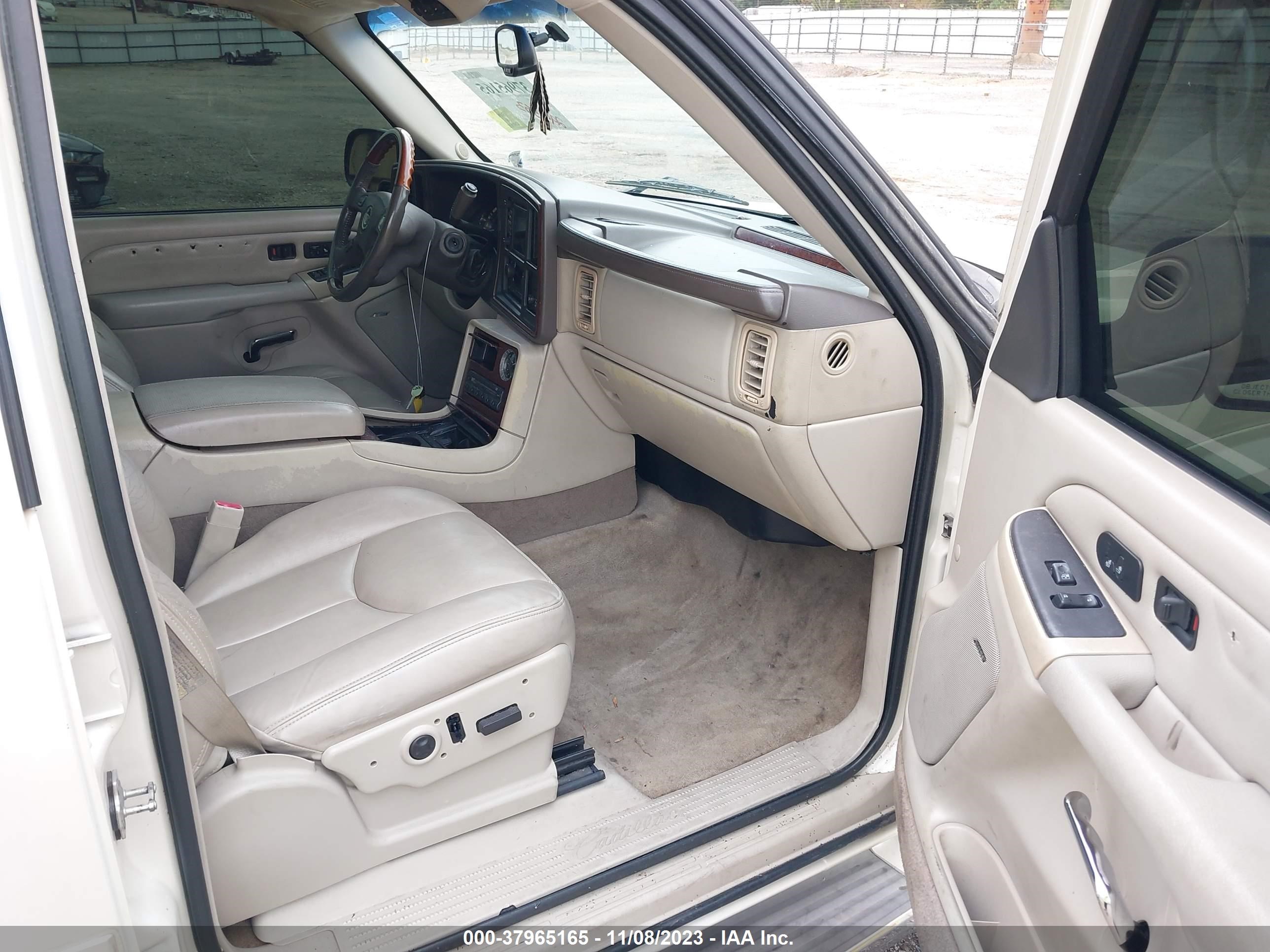 Photo 4 VIN: 1GYEC63N76R152203 - CADILLAC ESCALADE 