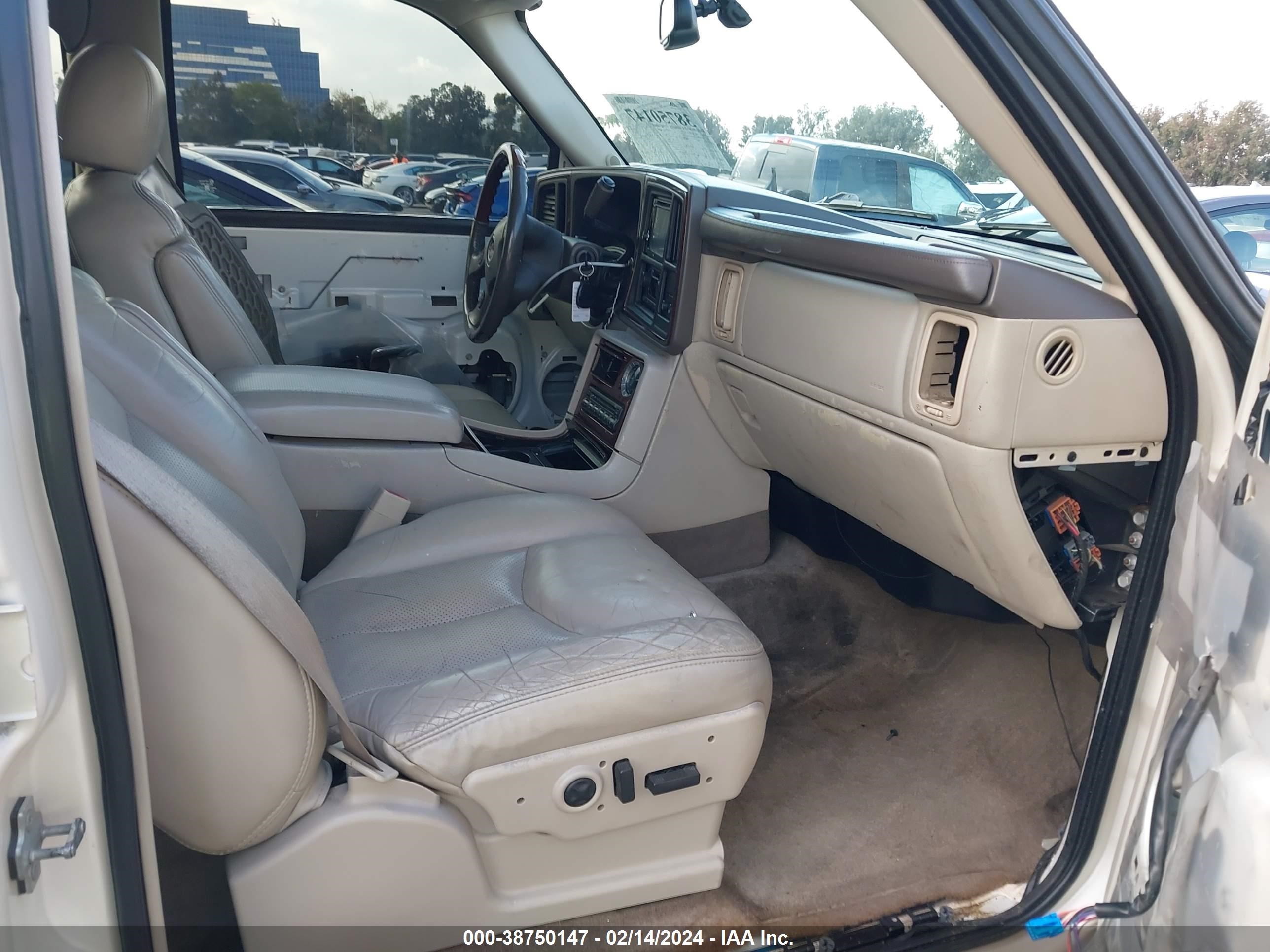 Photo 4 VIN: 1GYEC63NX6R101875 - CADILLAC ESCALADE 