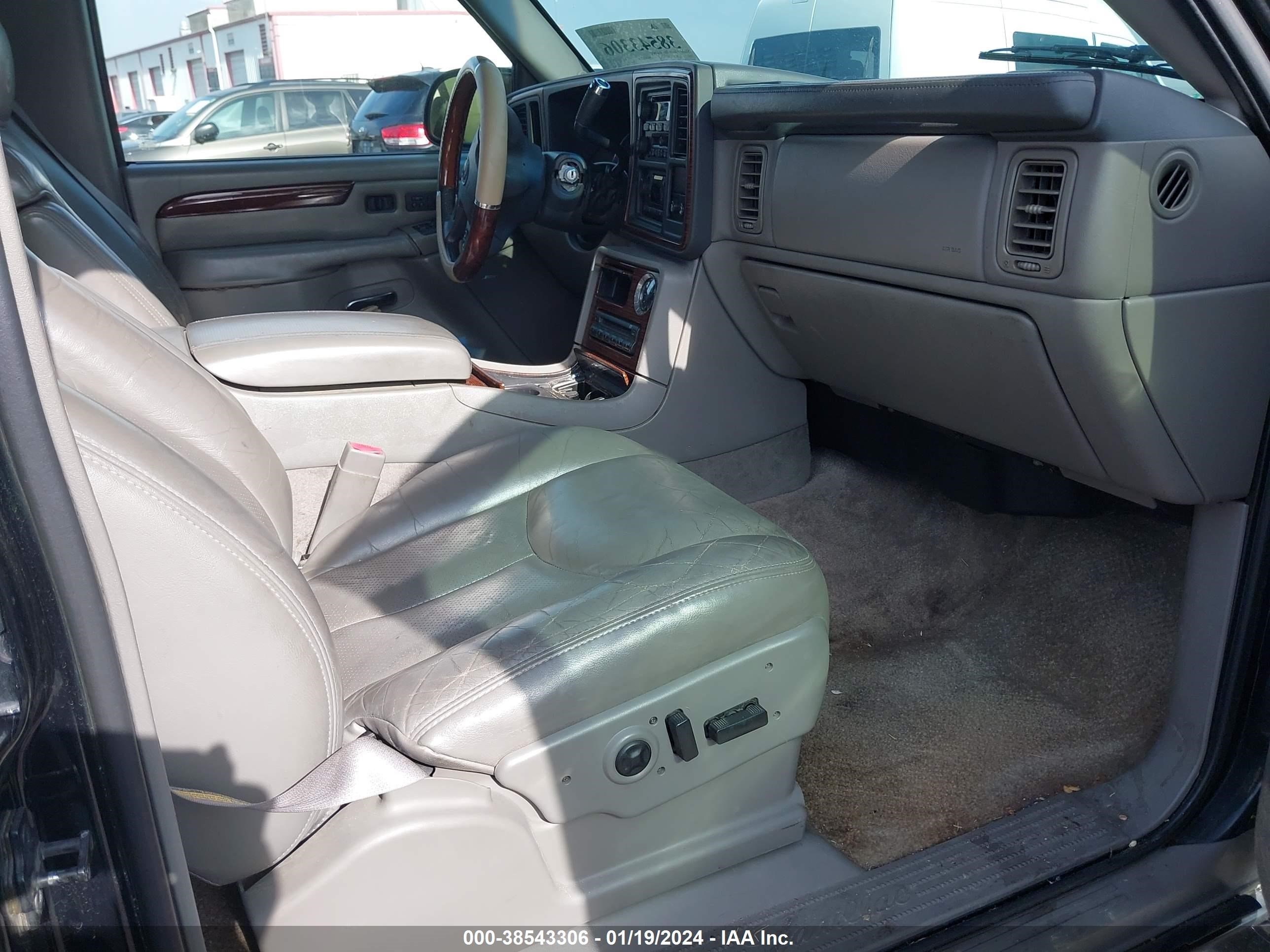 Photo 4 VIN: 1GYEC63T03R211053 - CADILLAC ESCALADE 