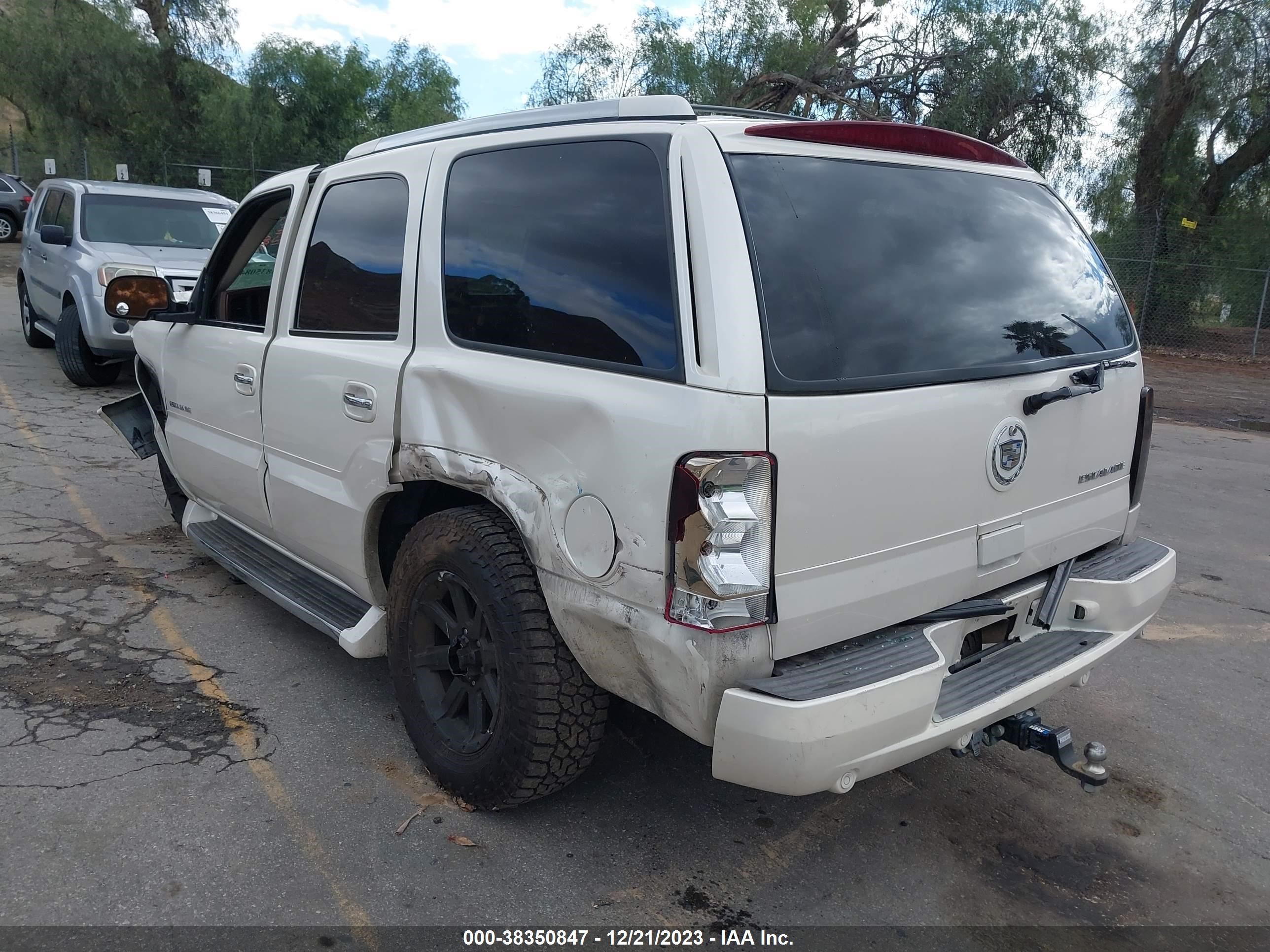 Photo 2 VIN: 1GYEC63T03R298100 - CADILLAC ESCALADE 