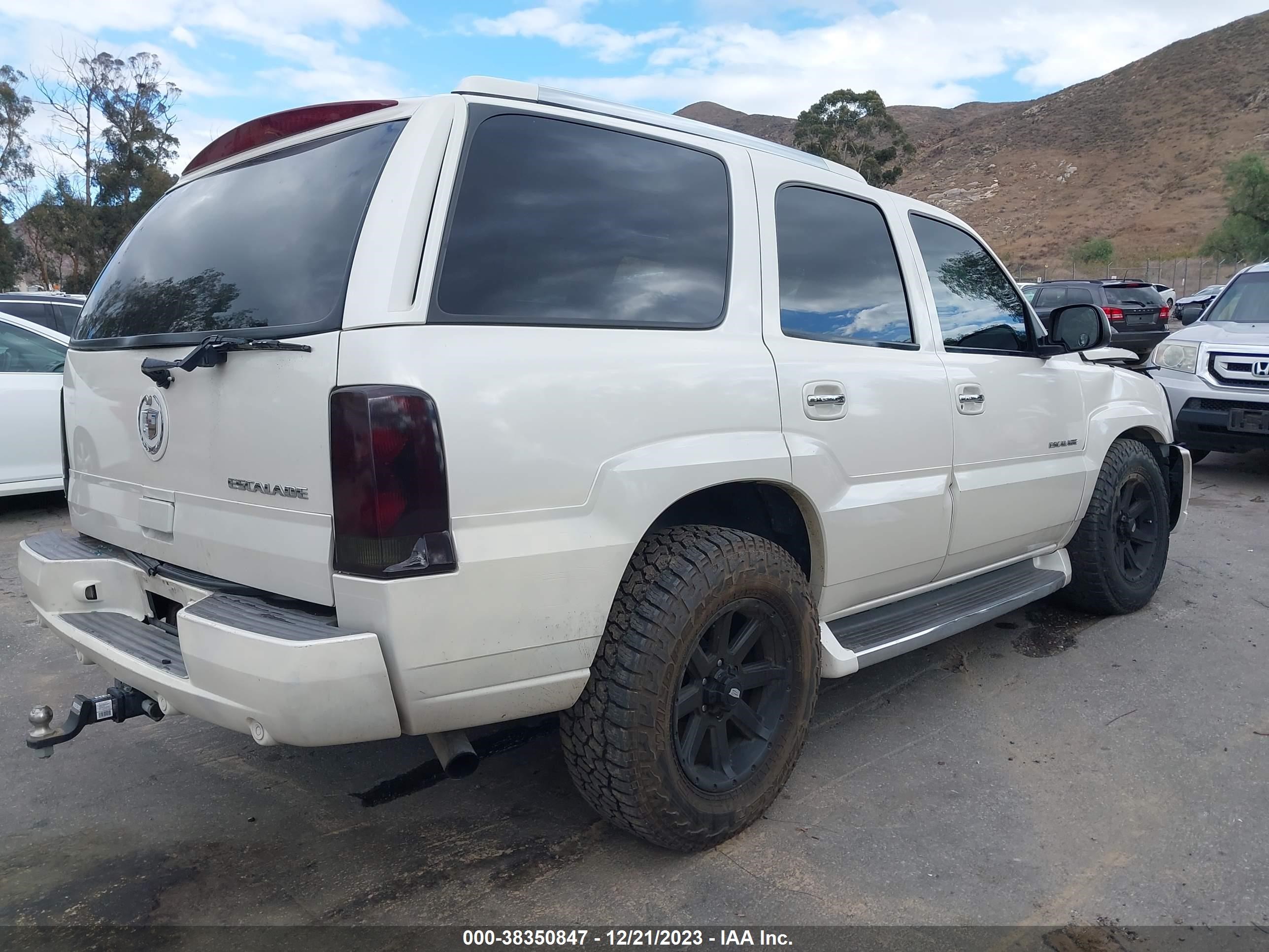 Photo 3 VIN: 1GYEC63T03R298100 - CADILLAC ESCALADE 