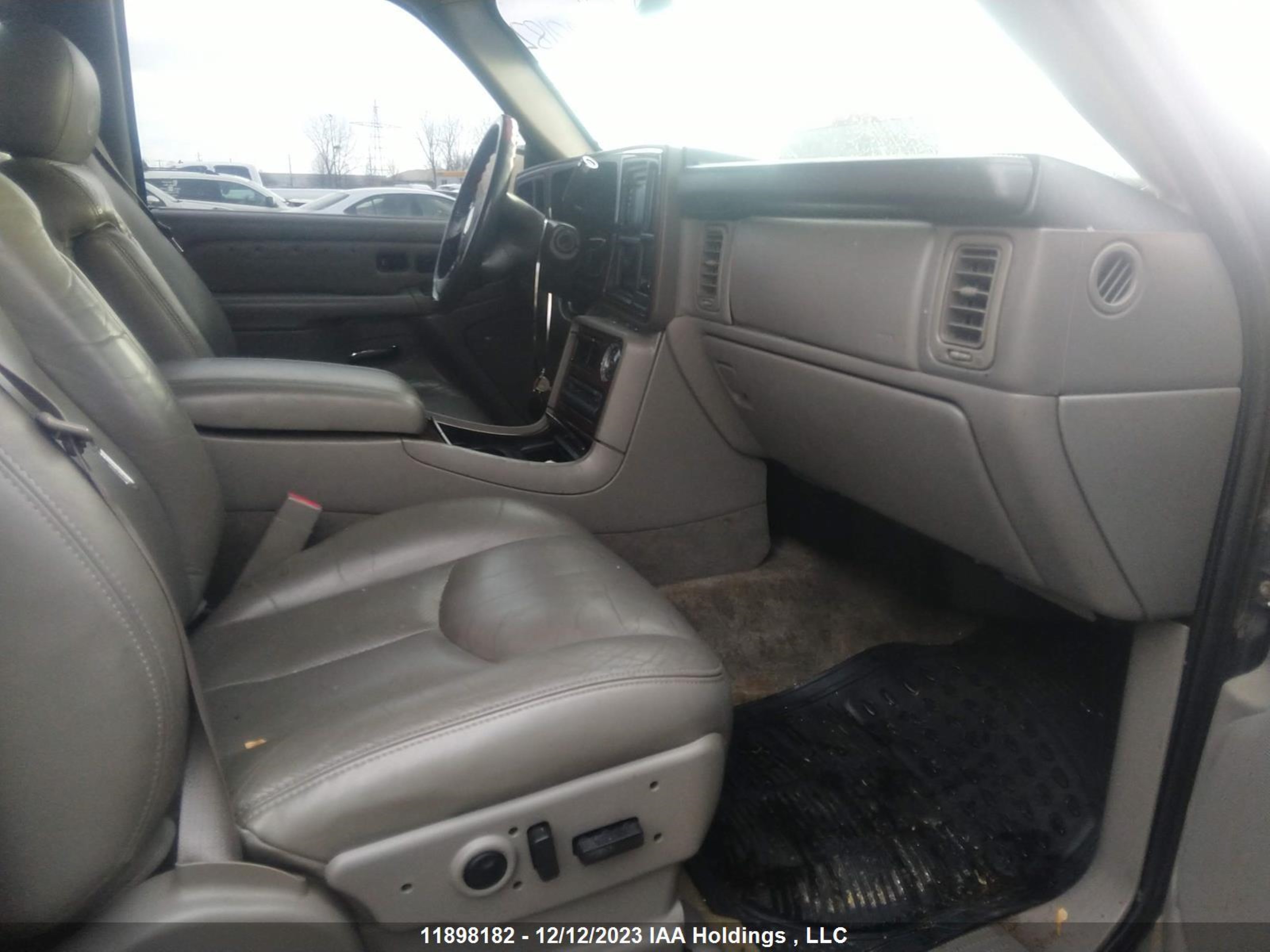 Photo 4 VIN: 1GYEC63T15R159872 - CADILLAC ESCALADE 