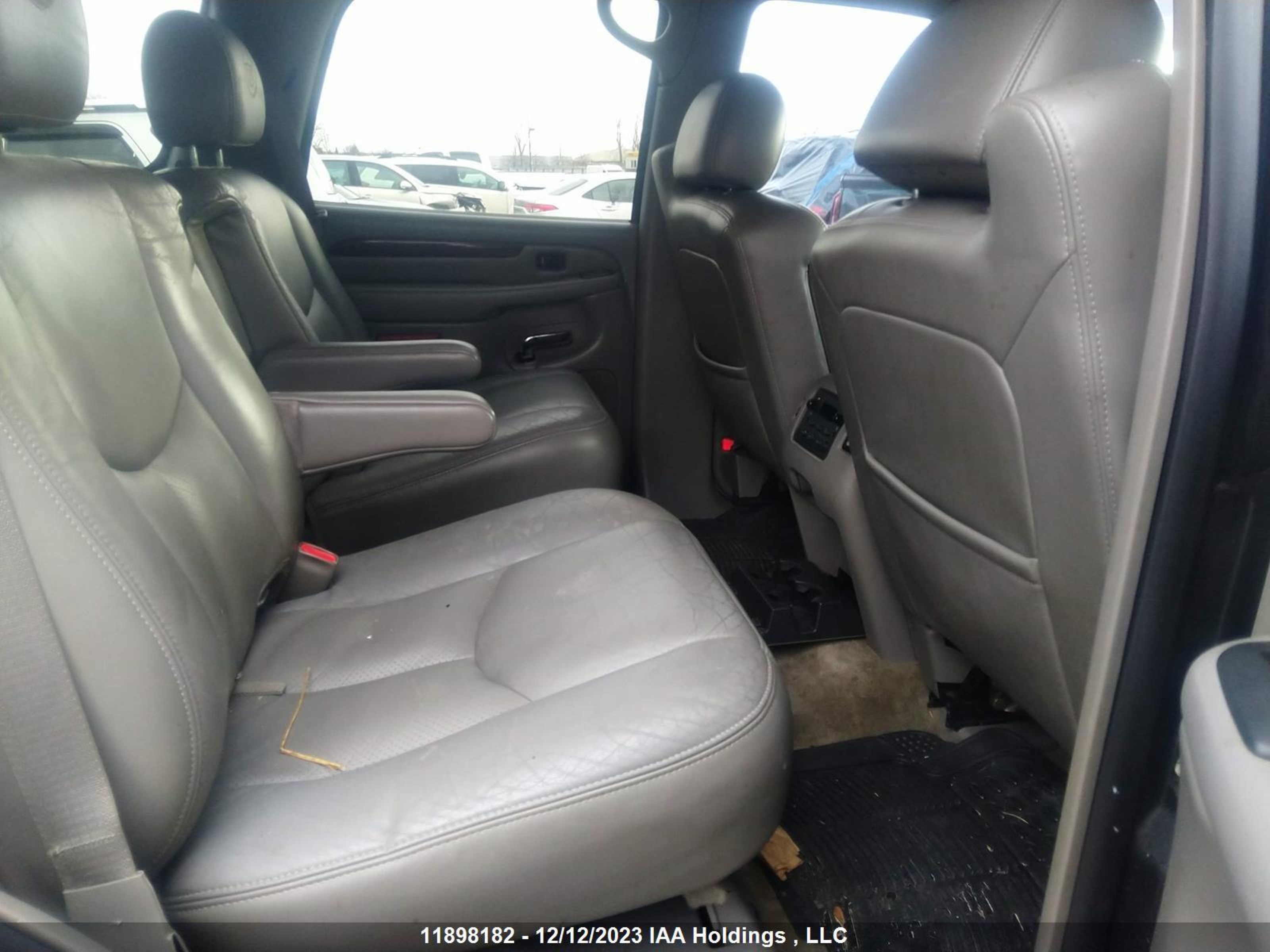 Photo 7 VIN: 1GYEC63T15R159872 - CADILLAC ESCALADE 