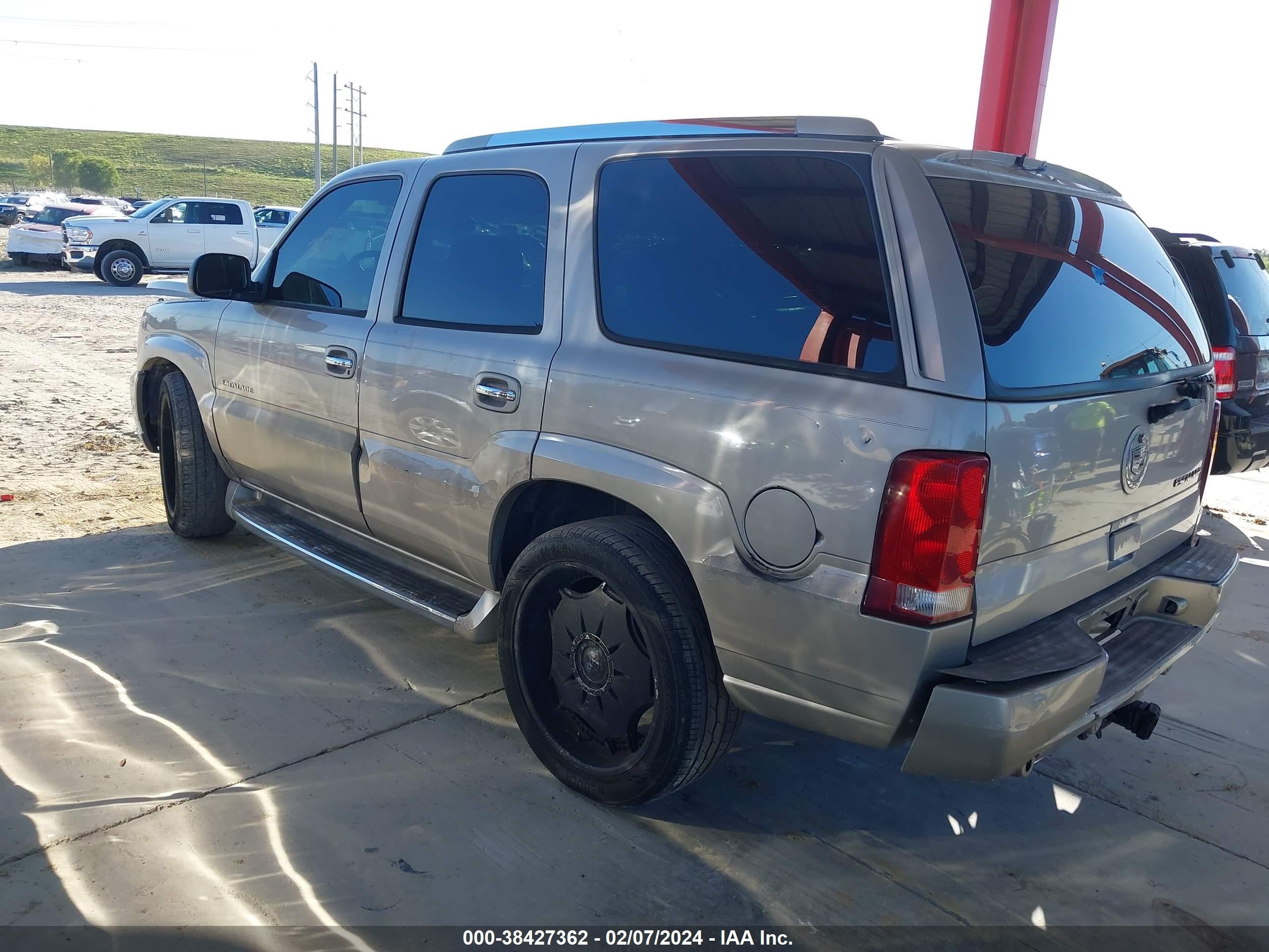 Photo 2 VIN: 1GYEC63T34R168605 - CADILLAC ESCALADE 