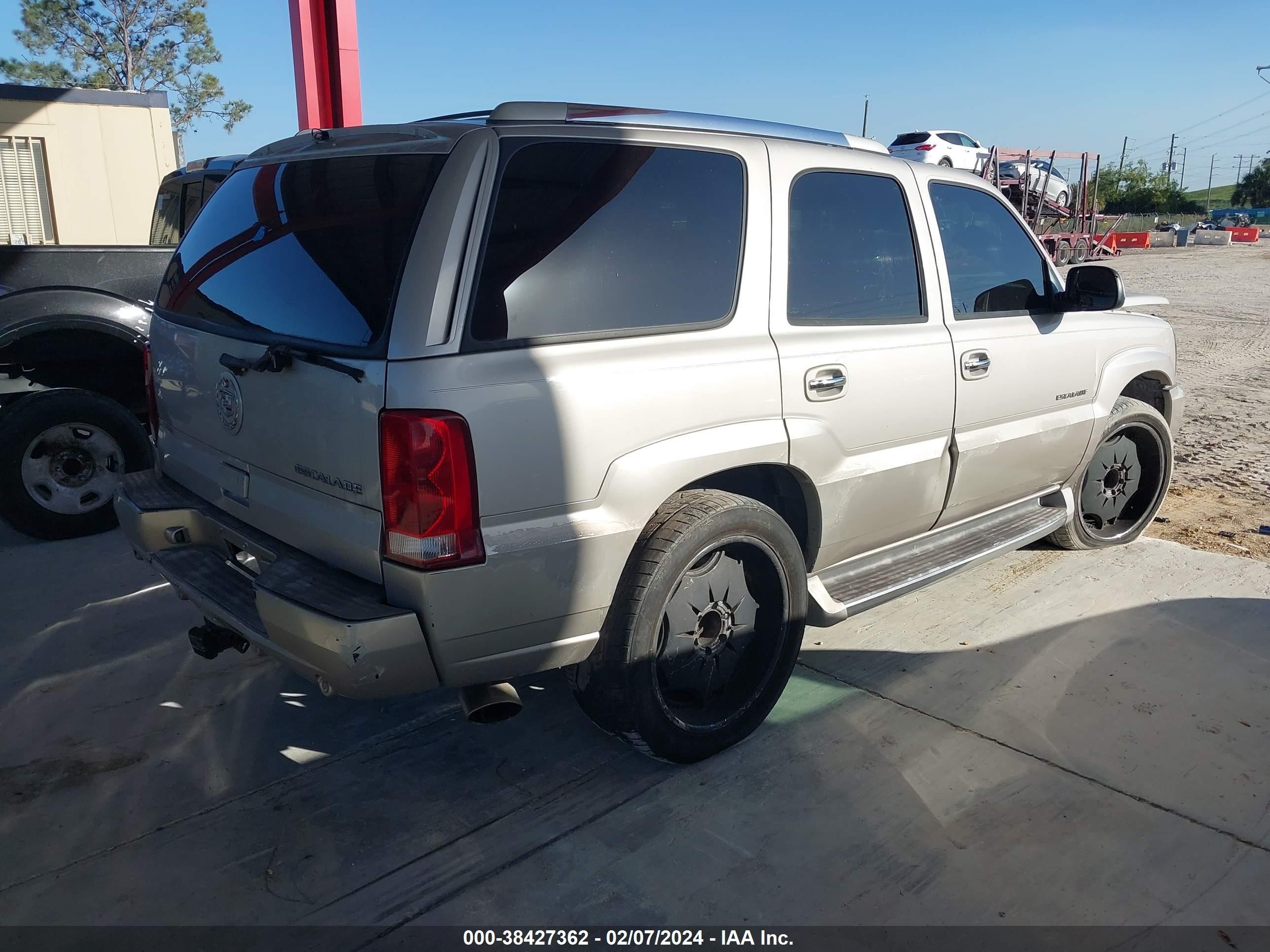 Photo 3 VIN: 1GYEC63T34R168605 - CADILLAC ESCALADE 