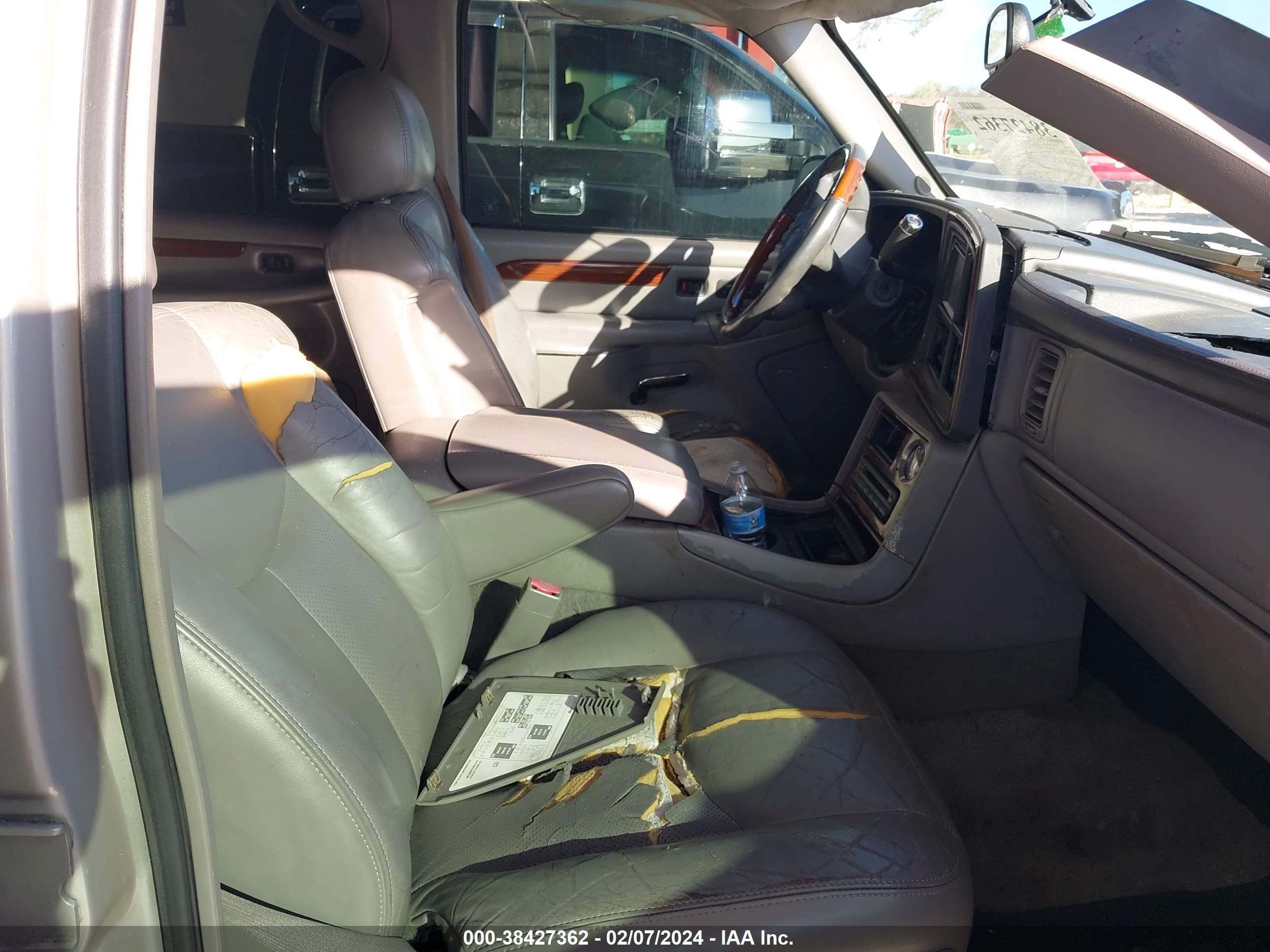 Photo 4 VIN: 1GYEC63T34R168605 - CADILLAC ESCALADE 