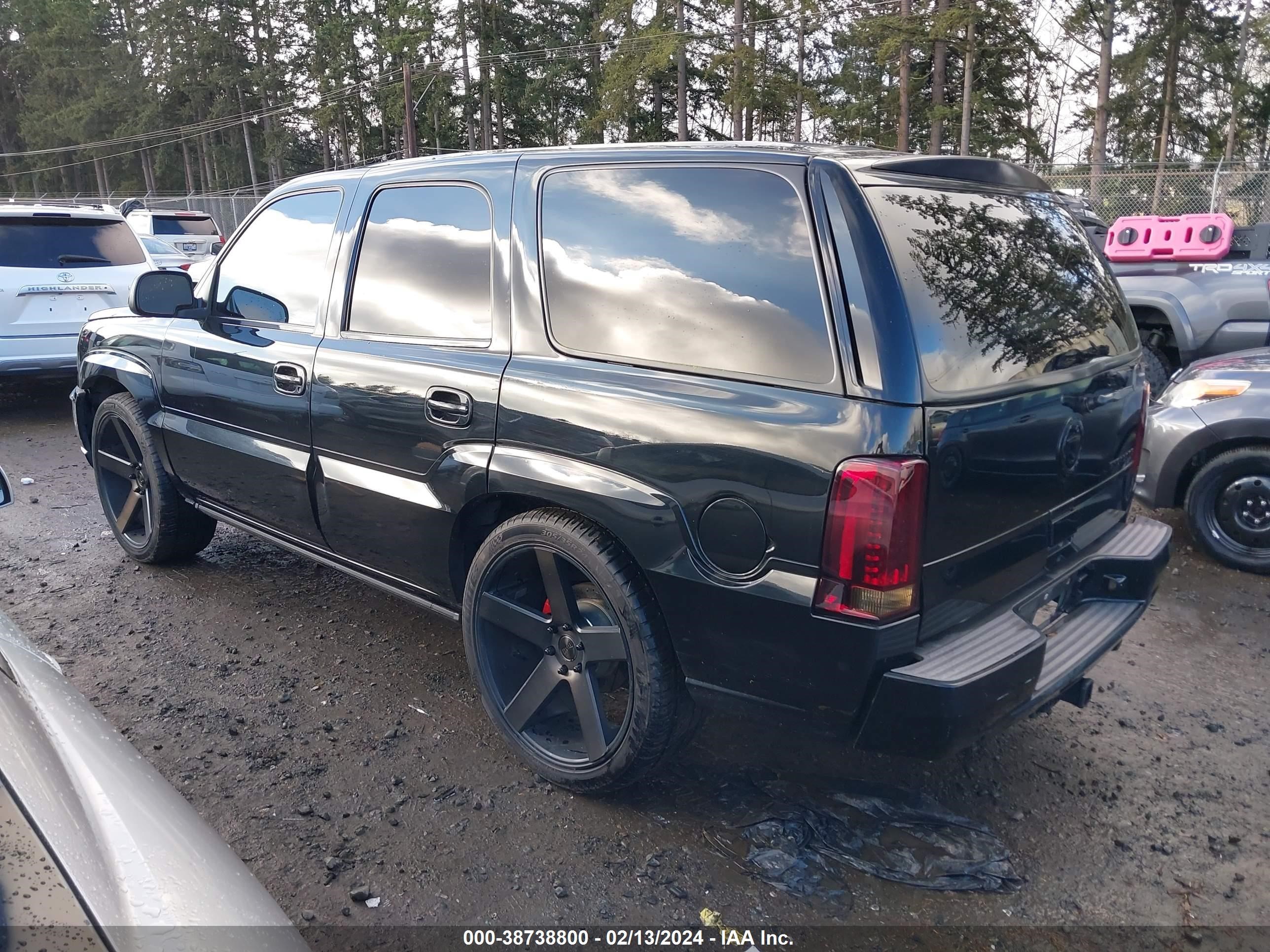 Photo 2 VIN: 1GYEC63T53R243884 - CADILLAC ESCALADE 