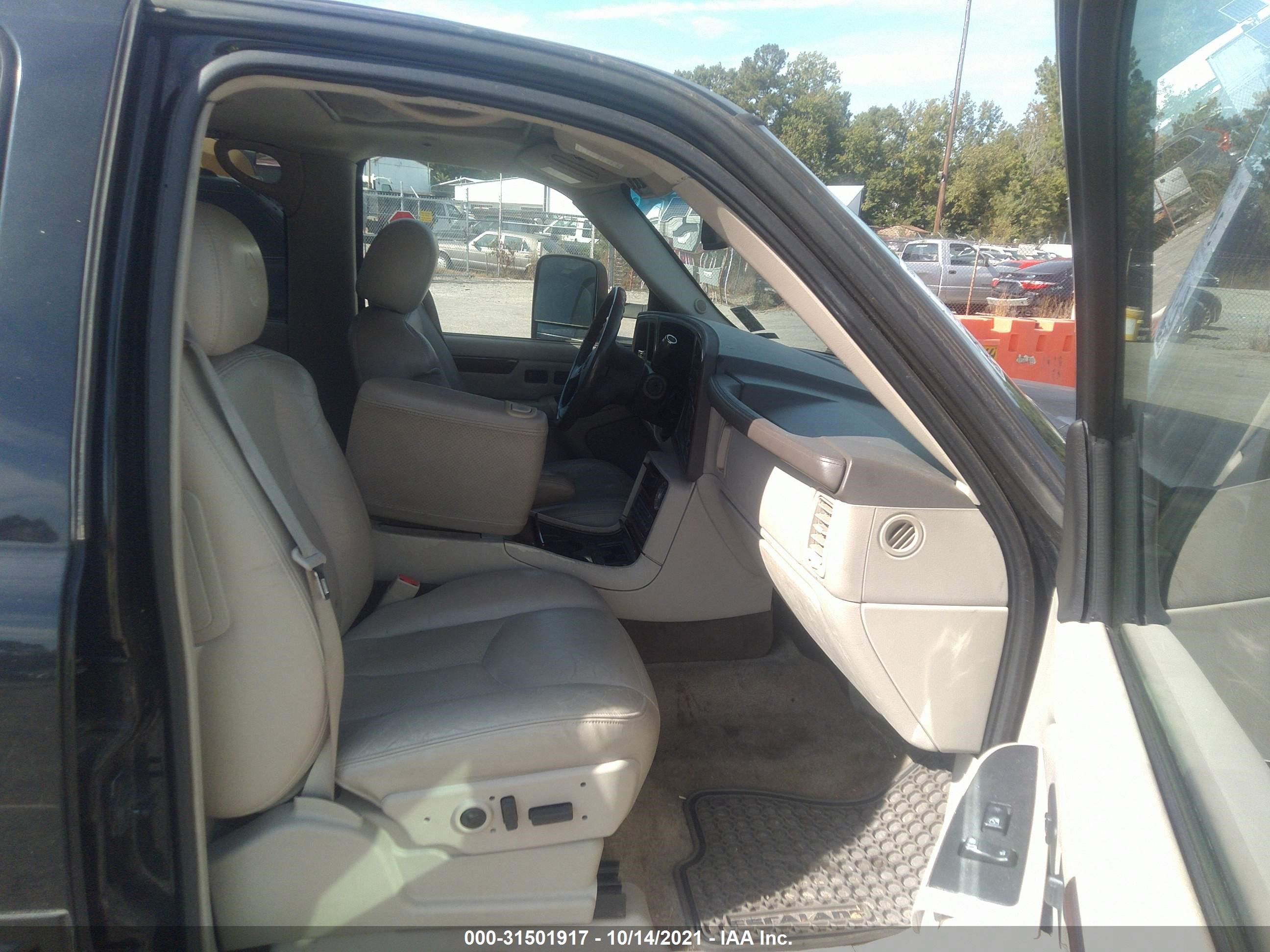 Photo 4 VIN: 1GYEC63T73R145214 - CADILLAC ESCALADE 