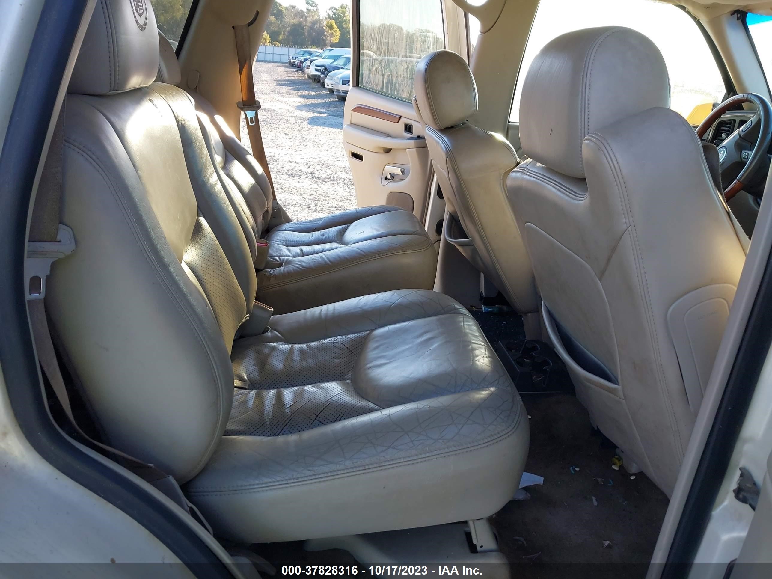 Photo 7 VIN: 1GYEC63T84R141514 - CADILLAC ESCALADE 