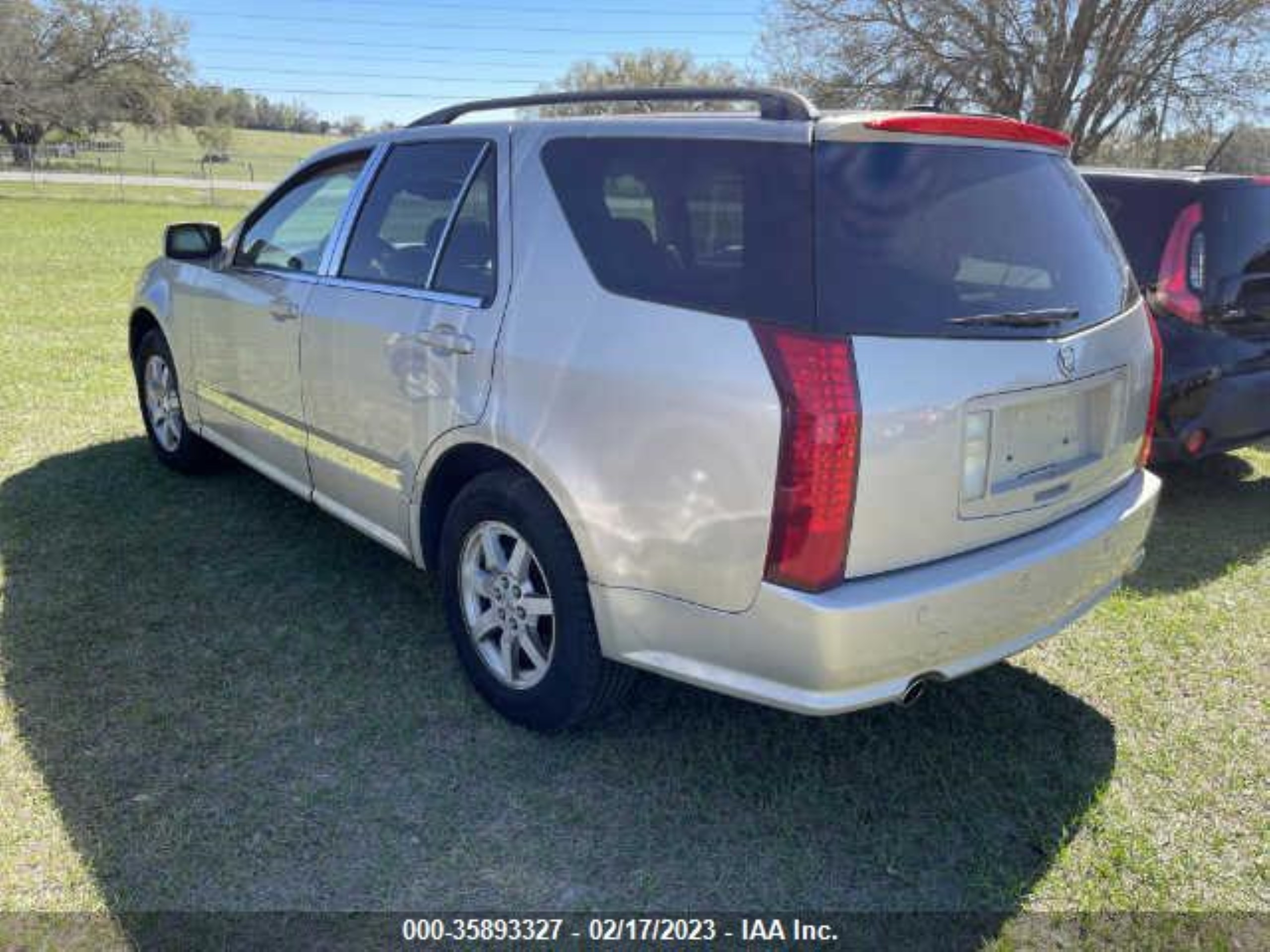 Photo 2 VIN: 1GYEE637070142548 - CADILLAC SRX 