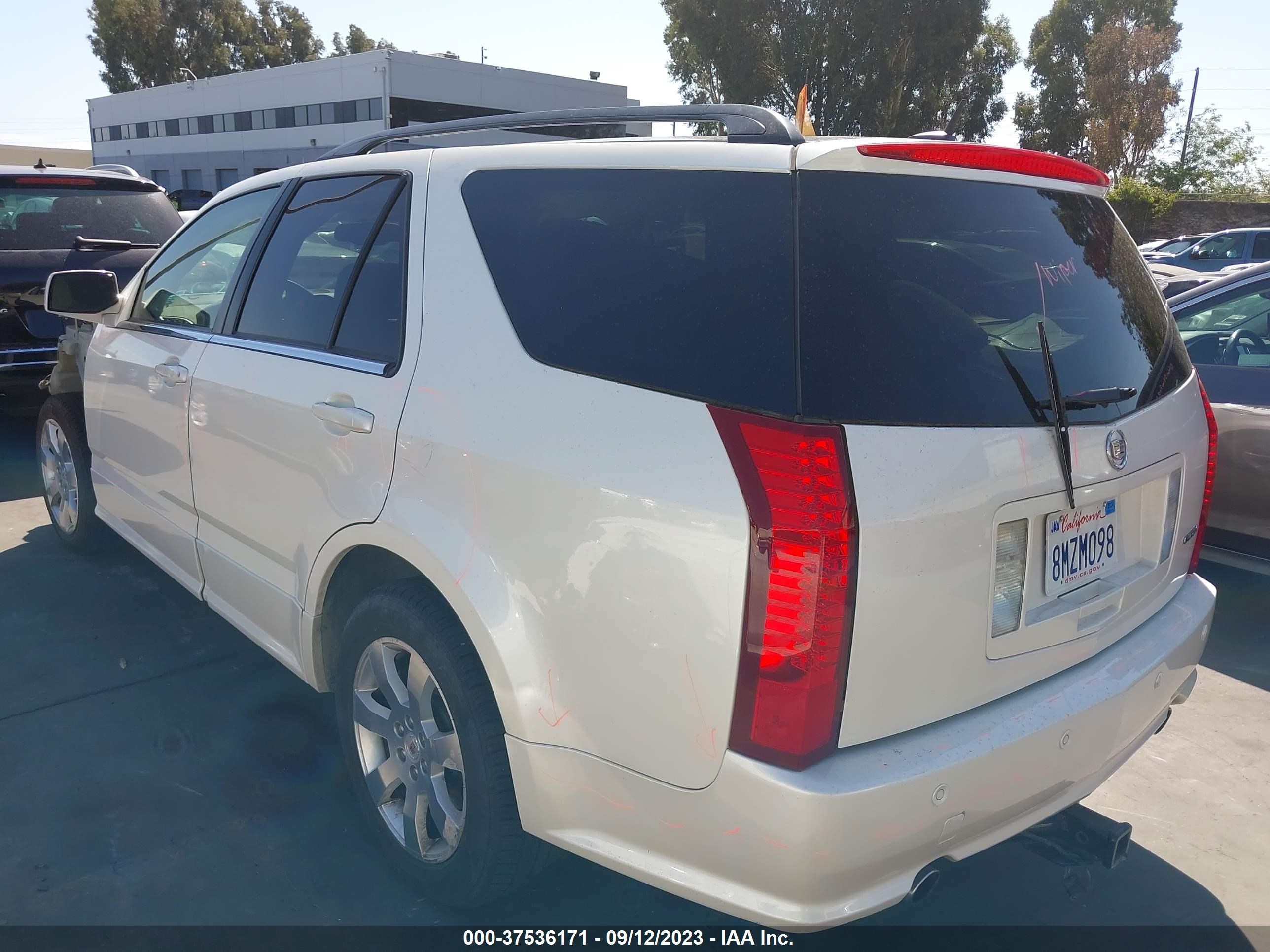 Photo 2 VIN: 1GYEE637180104053 - CADILLAC SRX 