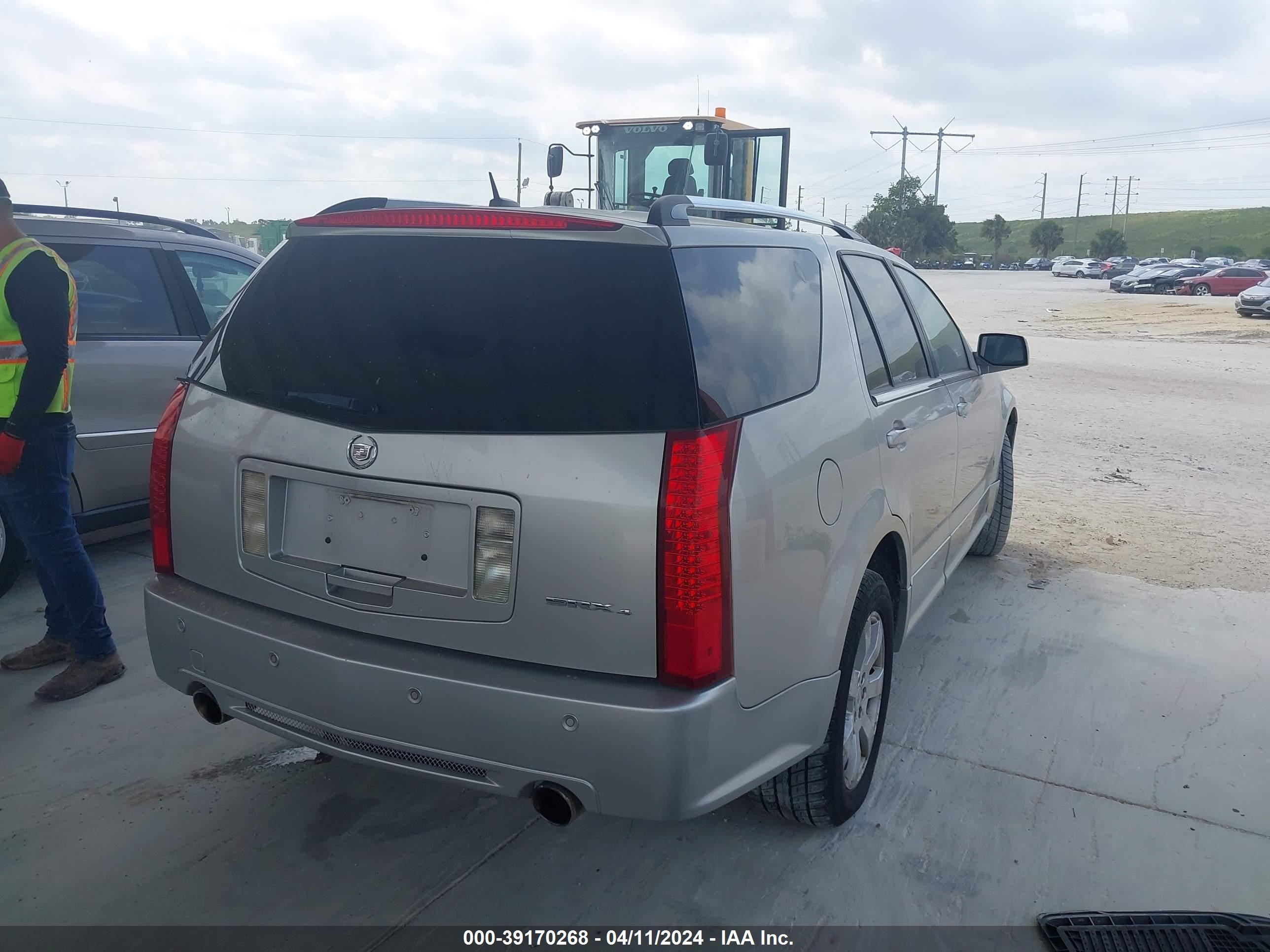 Photo 3 VIN: 1GYEE637280103817 - CADILLAC SRX 