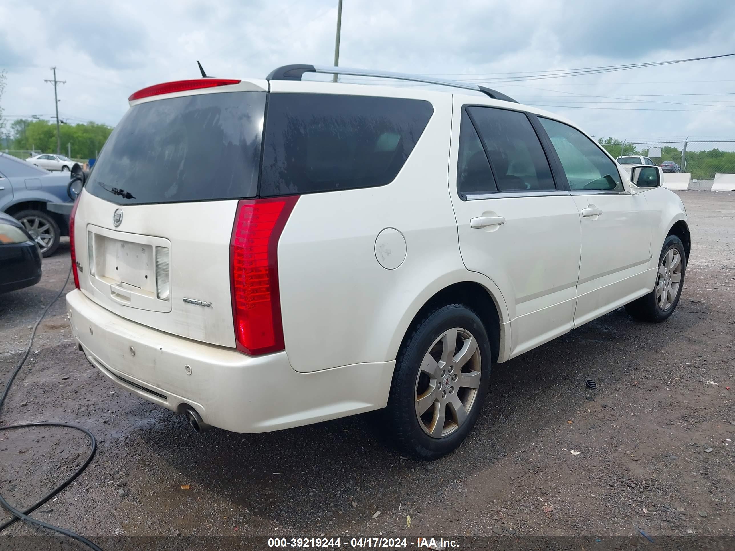 Photo 3 VIN: 1GYEE637880138216 - CADILLAC SRX 