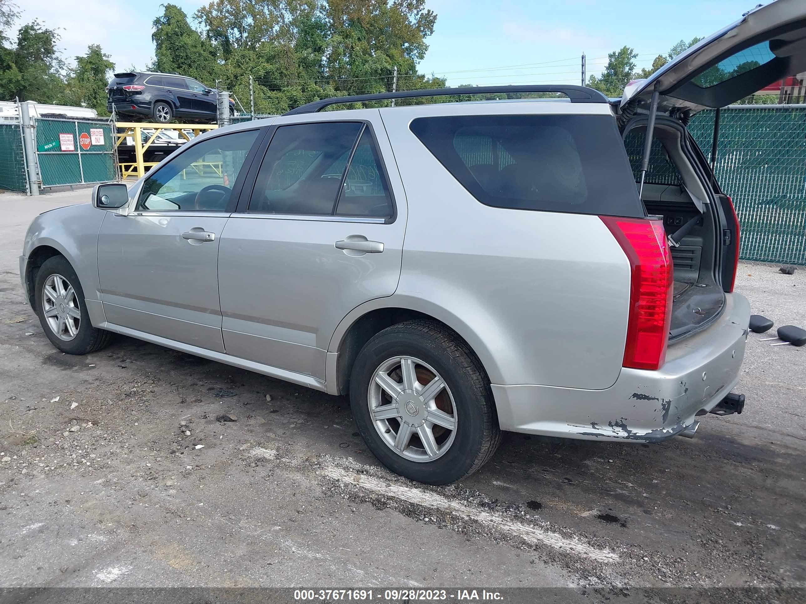 Photo 2 VIN: 1GYEE637940191310 - CADILLAC SRX 