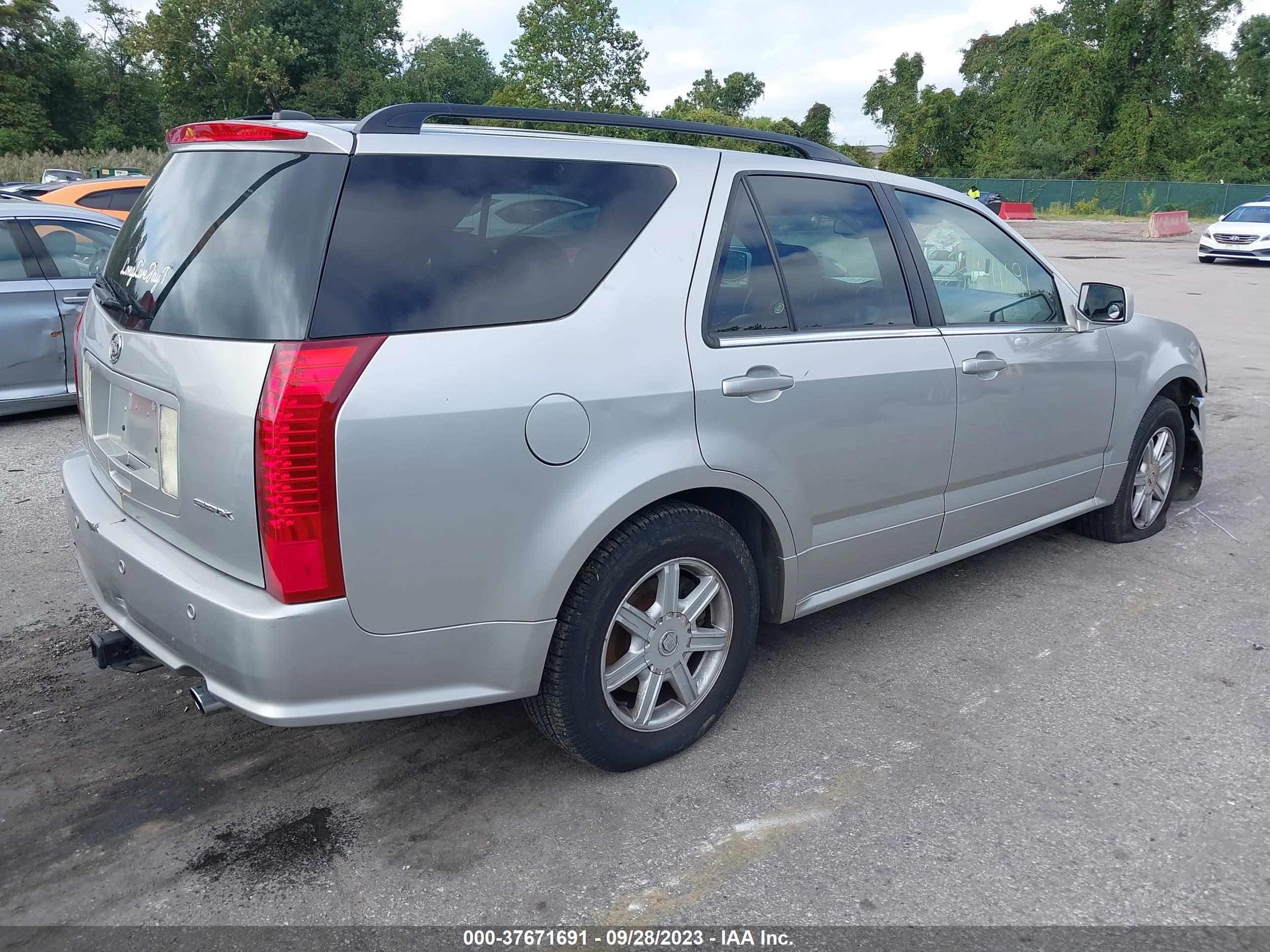 Photo 3 VIN: 1GYEE637940191310 - CADILLAC SRX 