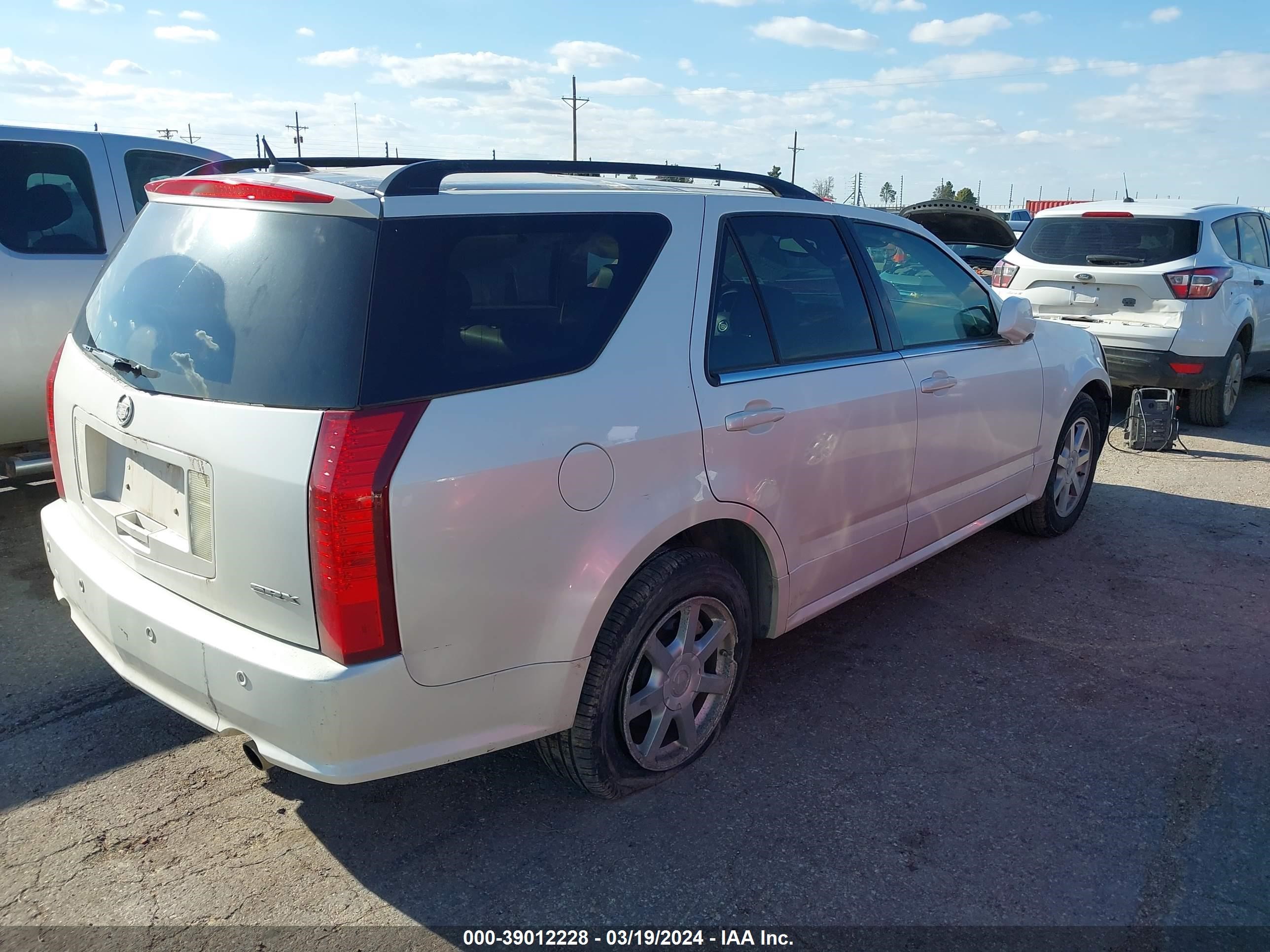 Photo 3 VIN: 1GYEE637950234559 - CADILLAC SRX 