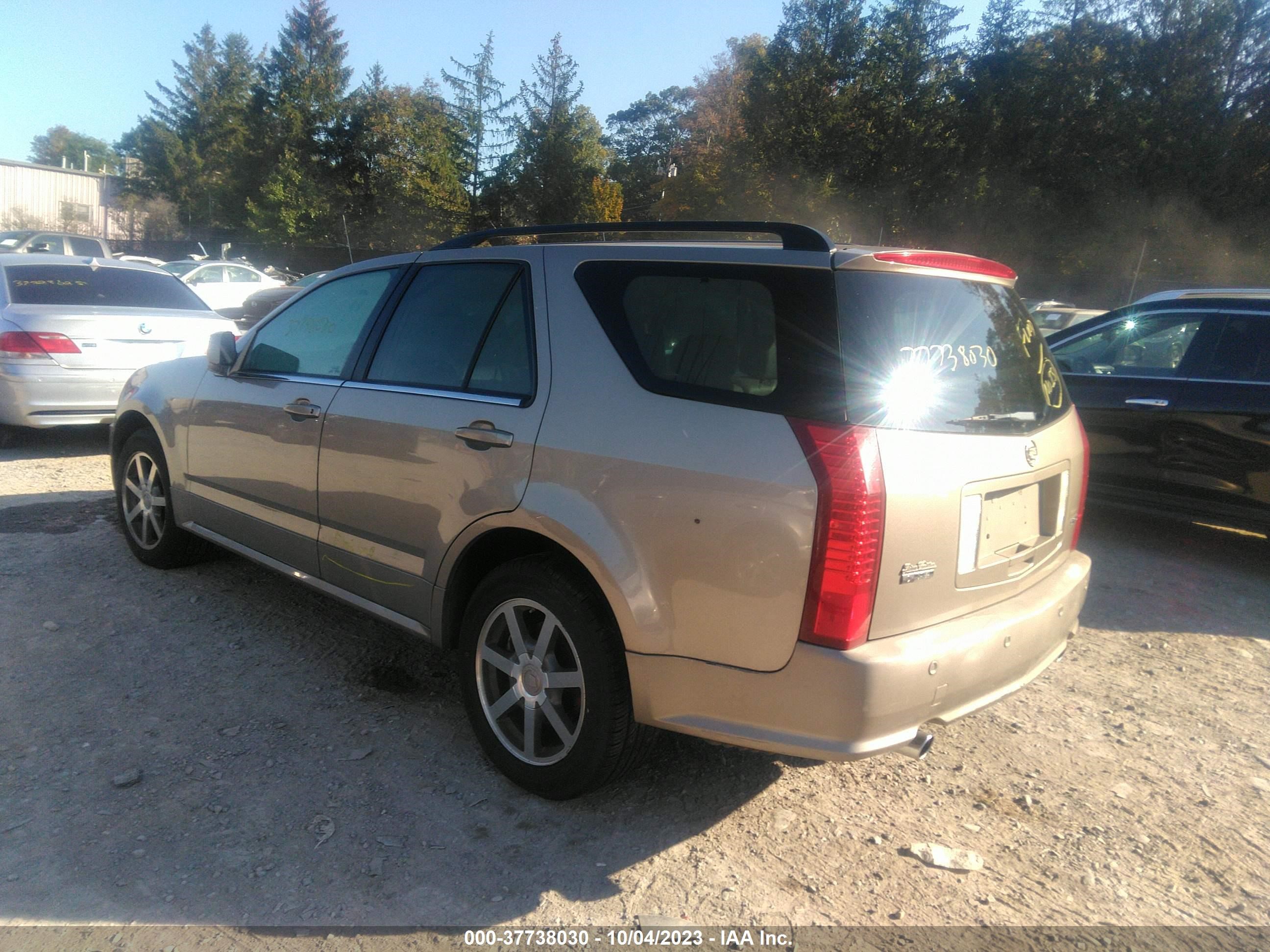 Photo 2 VIN: 1GYEE63A440161871 - CADILLAC SRX 