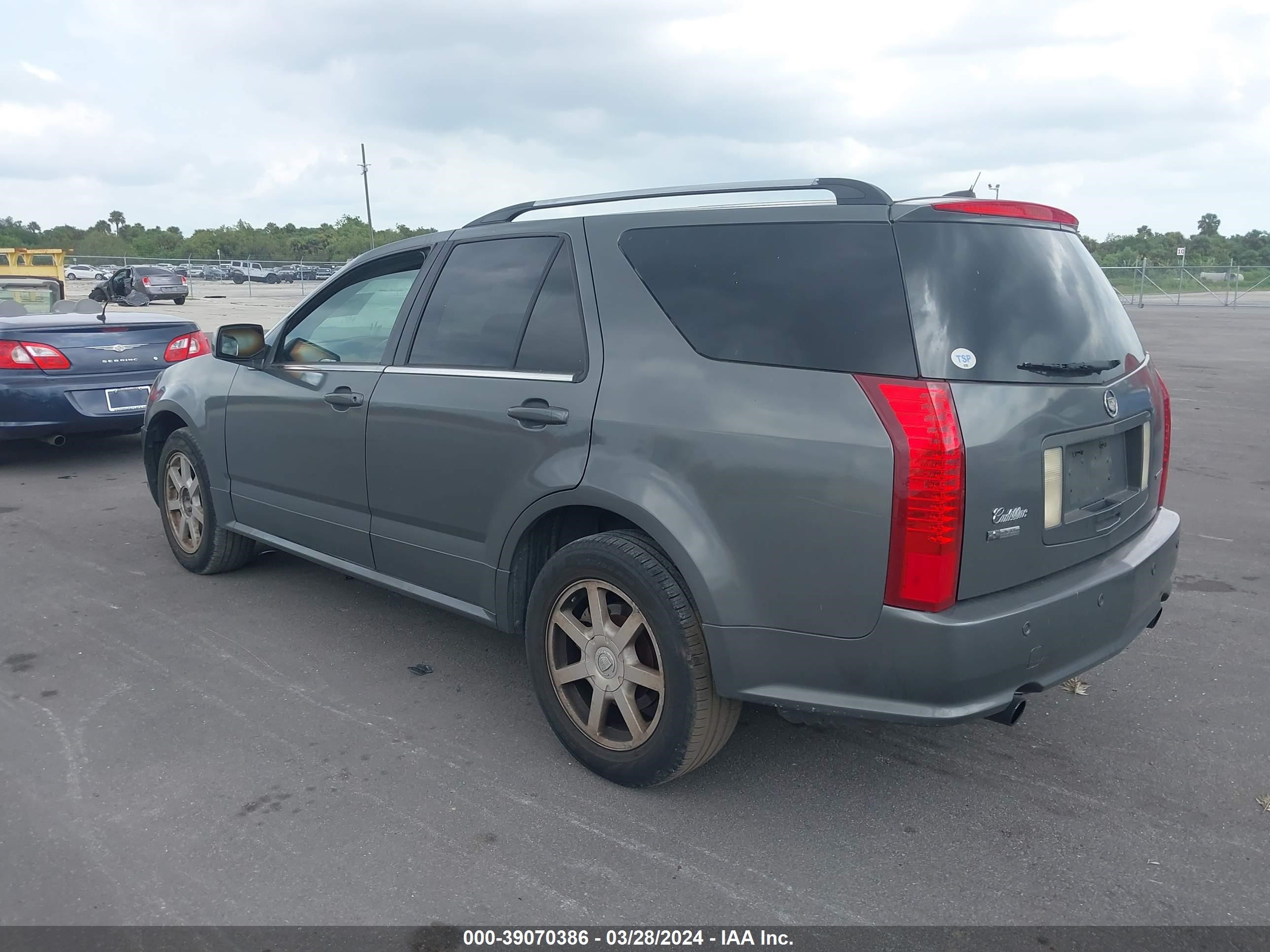 Photo 2 VIN: 1GYEE63A450172600 - CADILLAC SRX 