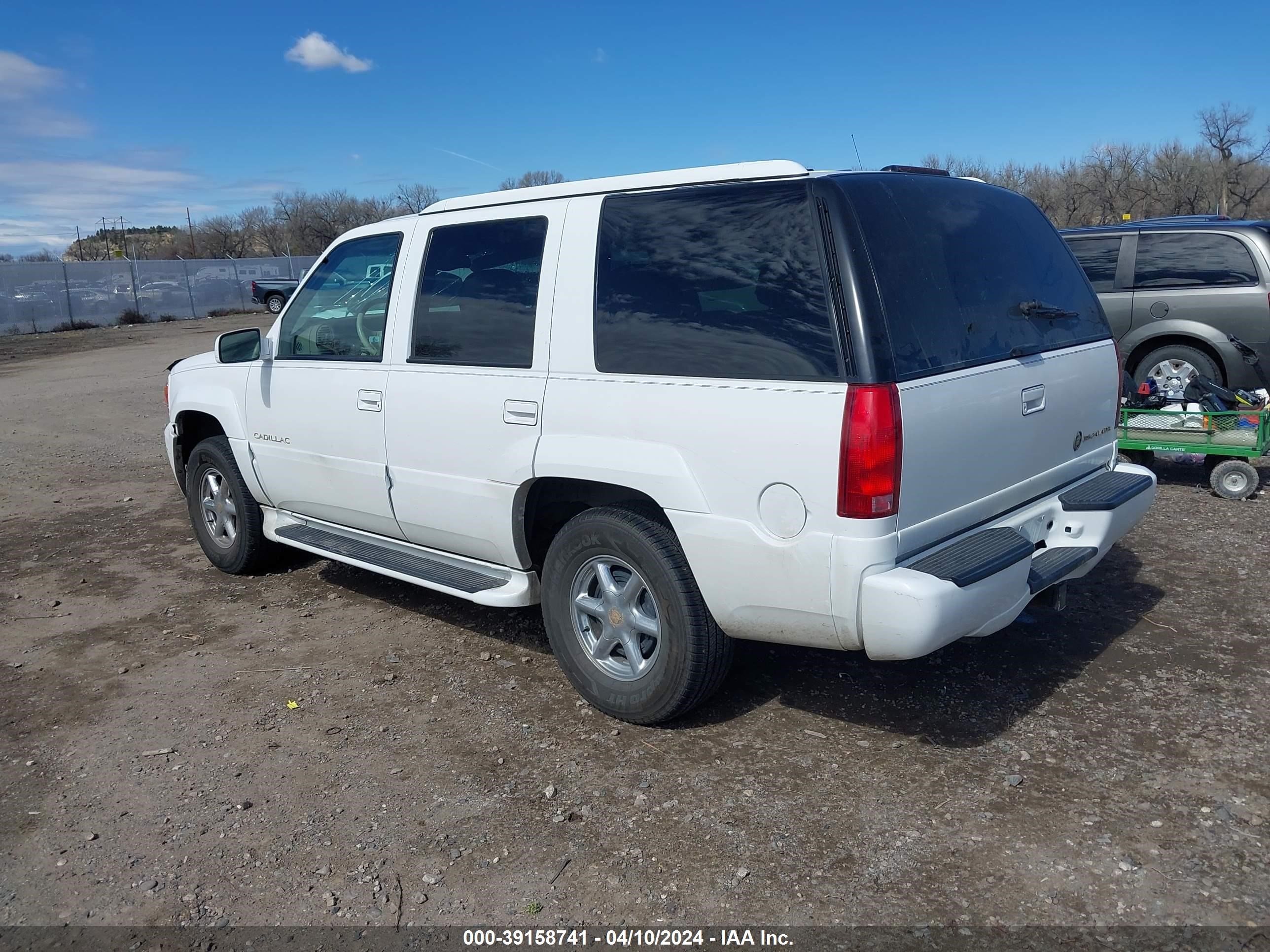 Photo 2 VIN: 1GYEK13R0XR415674 - CADILLAC ESCALADE 