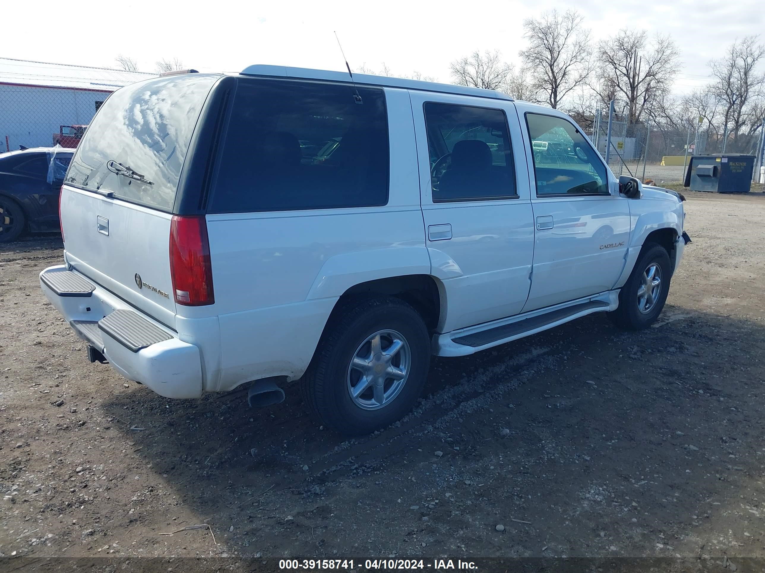 Photo 3 VIN: 1GYEK13R0XR415674 - CADILLAC ESCALADE 